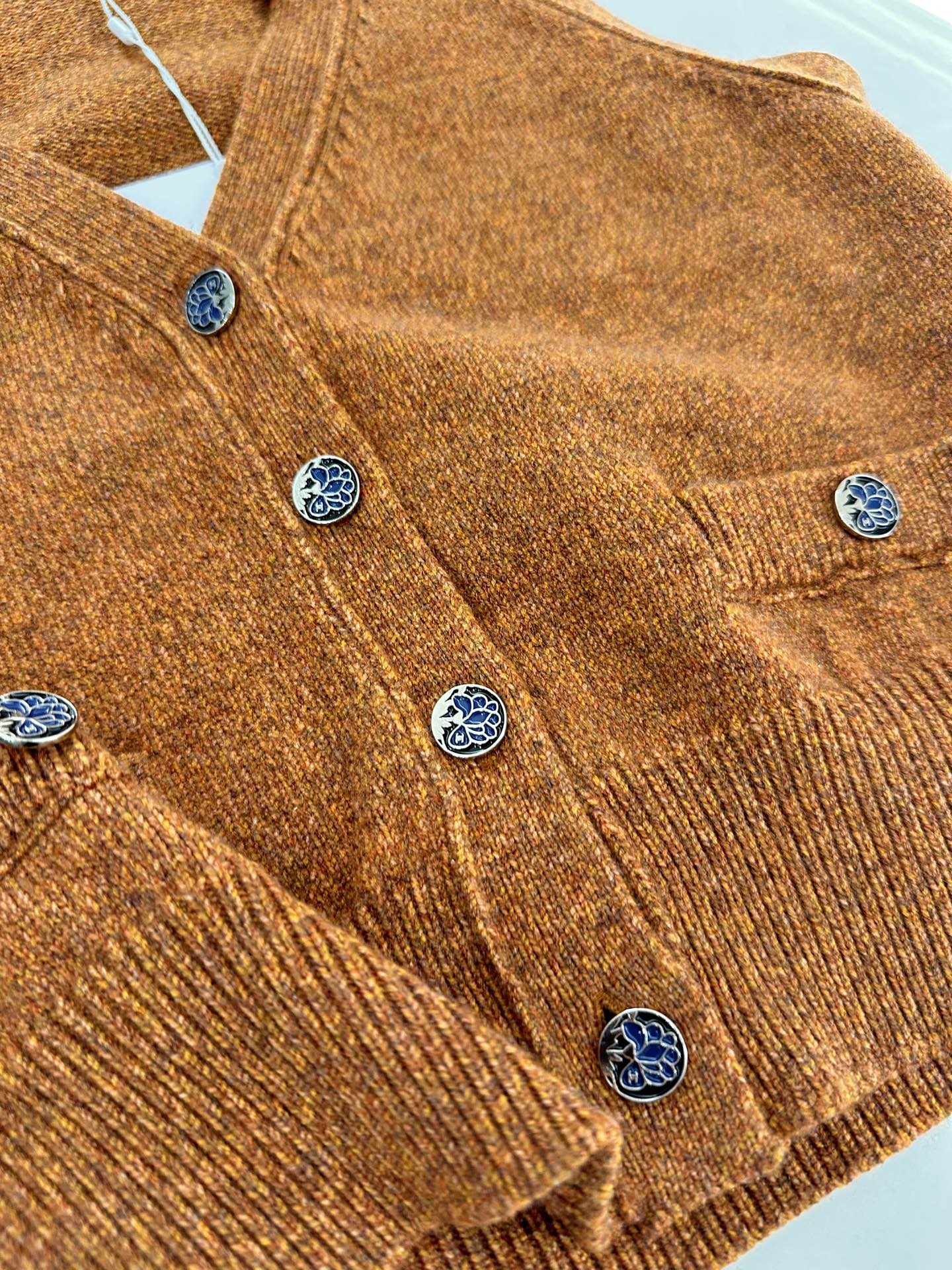 C 2025 new style new buckle knitted vest