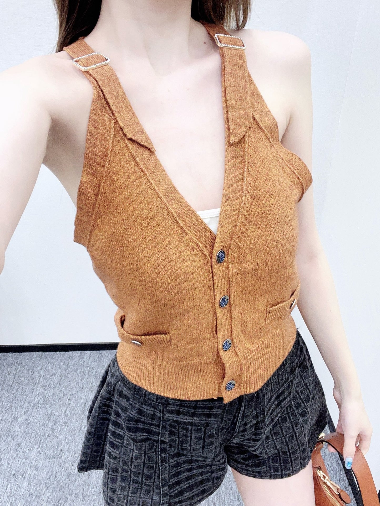 C 2025 new style new buckle knitted vest