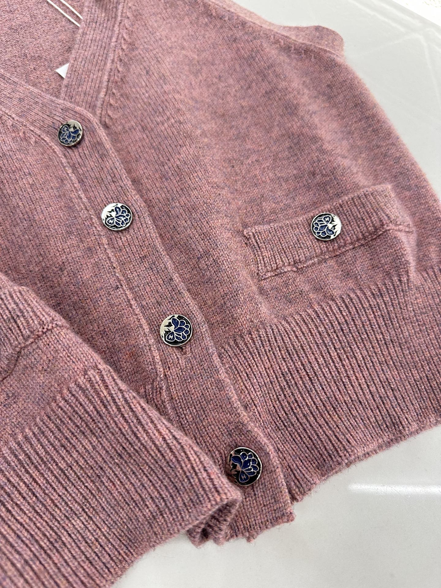 C 2025 new style new buckle knitted vest