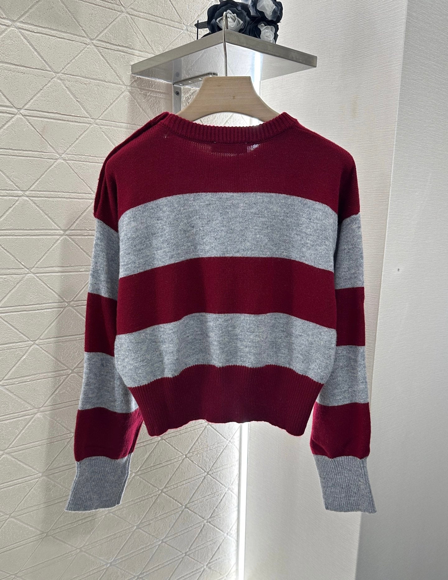 m 2025 Summer New Arrival Letter Striped Round Neck Sweater