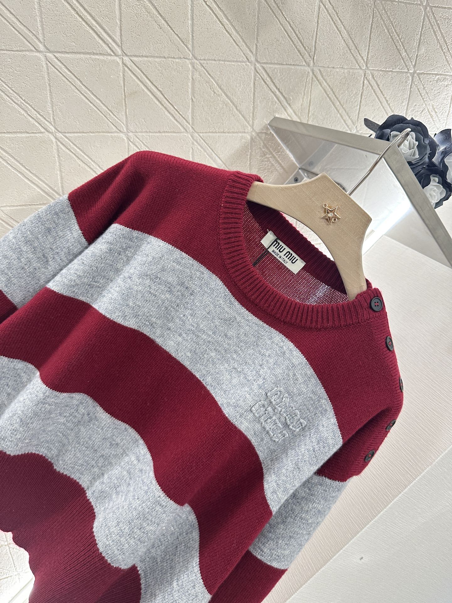 m 2025 Summer New Arrival Letter Striped Round Neck Sweater