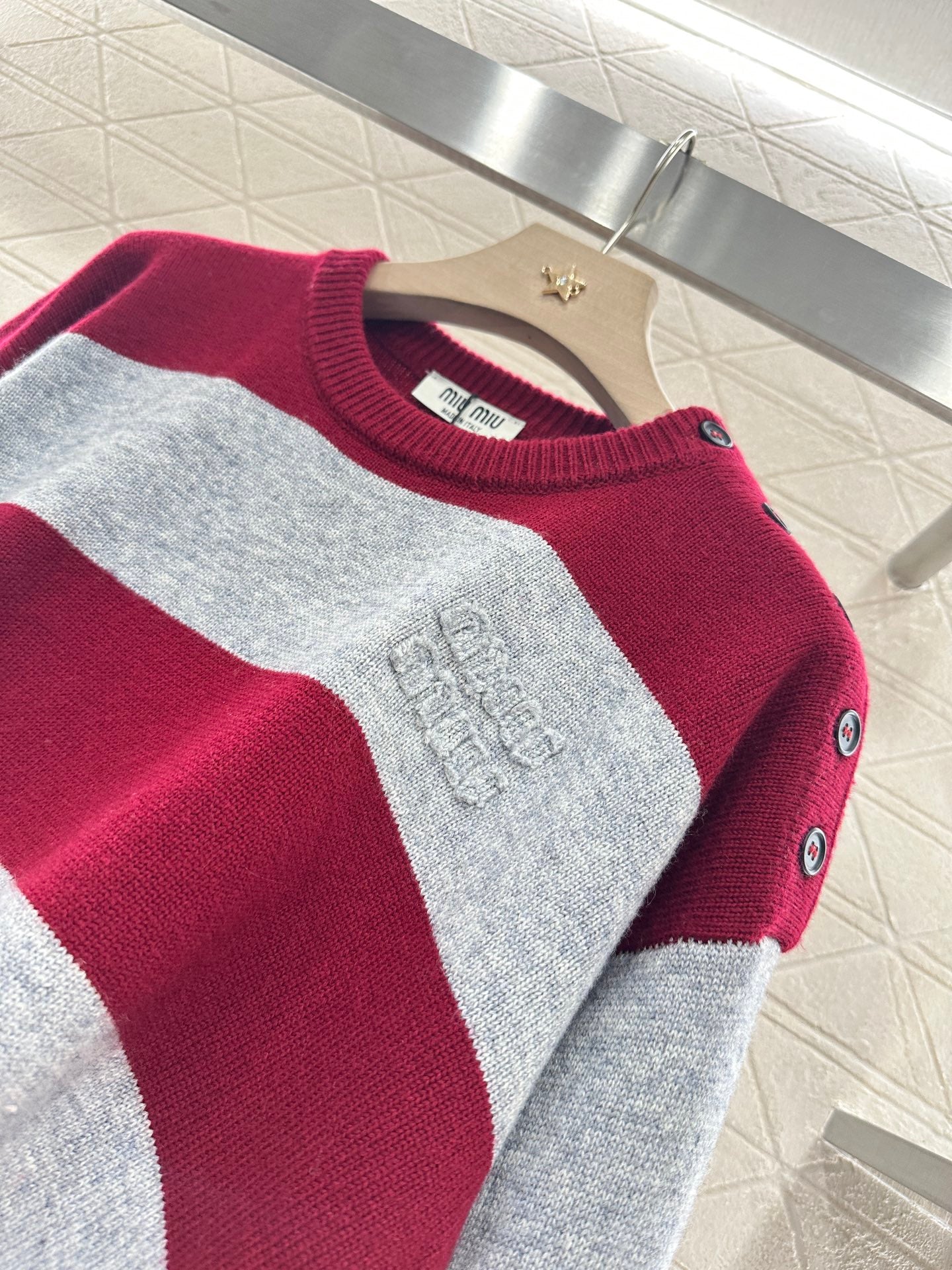 m 2025 Summer New Arrival Letter Striped Round Neck Sweater