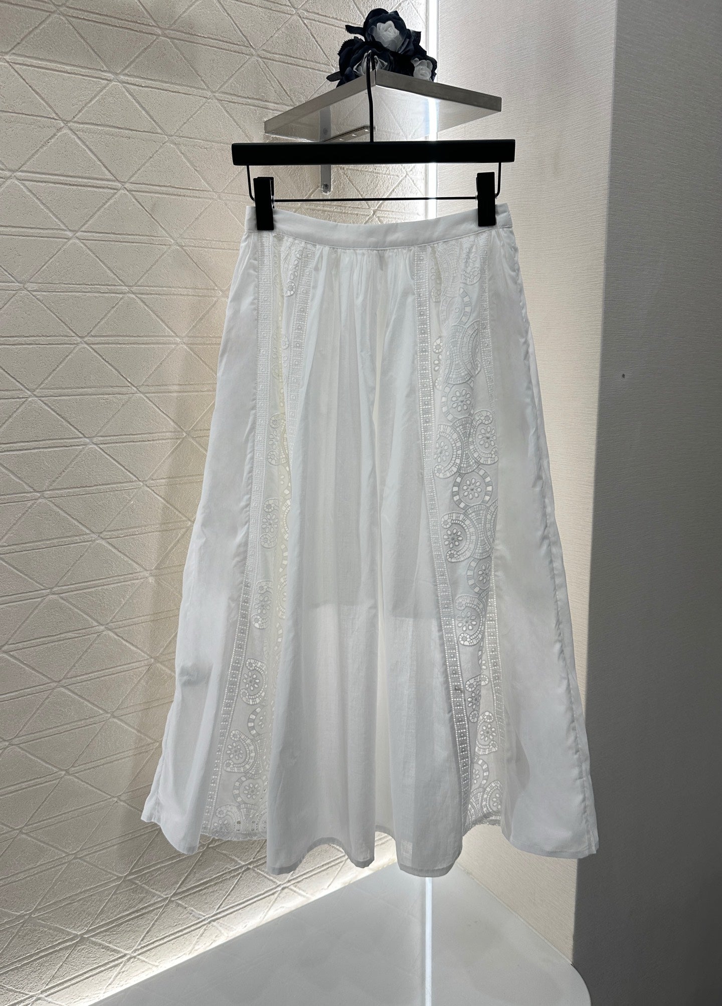 2025 autumn new embroidery hollow midi skirt