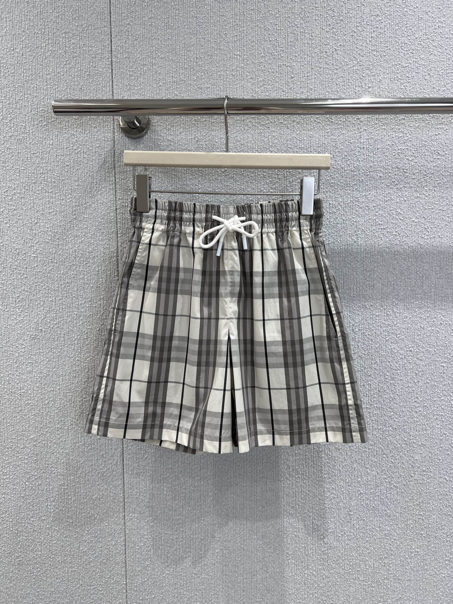 25Ss Spring and Summer New Plaid Lapel Short Sleeve Shirt + Elastic Waist Shorts Set