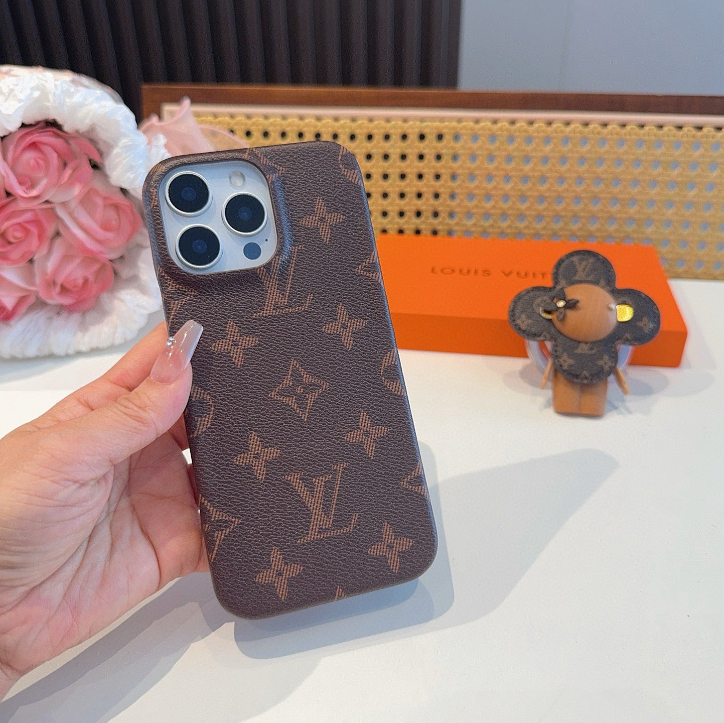 Classic old flower magnetic phone case