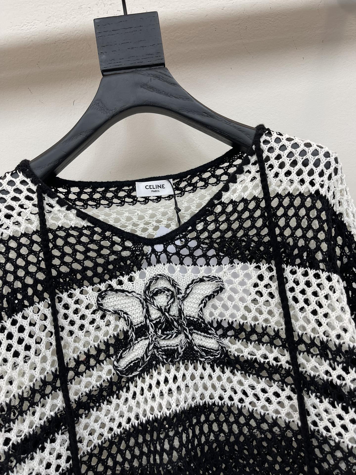 CE 25 early autumn new style long-sleeved knitted top with bandages and stripes!