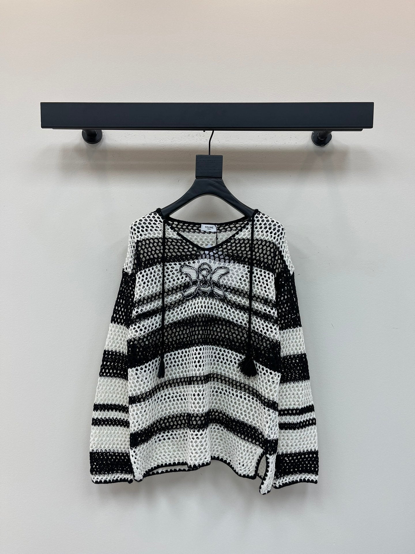 CE 25 early autumn new style long-sleeved knitted top with bandages and stripes!