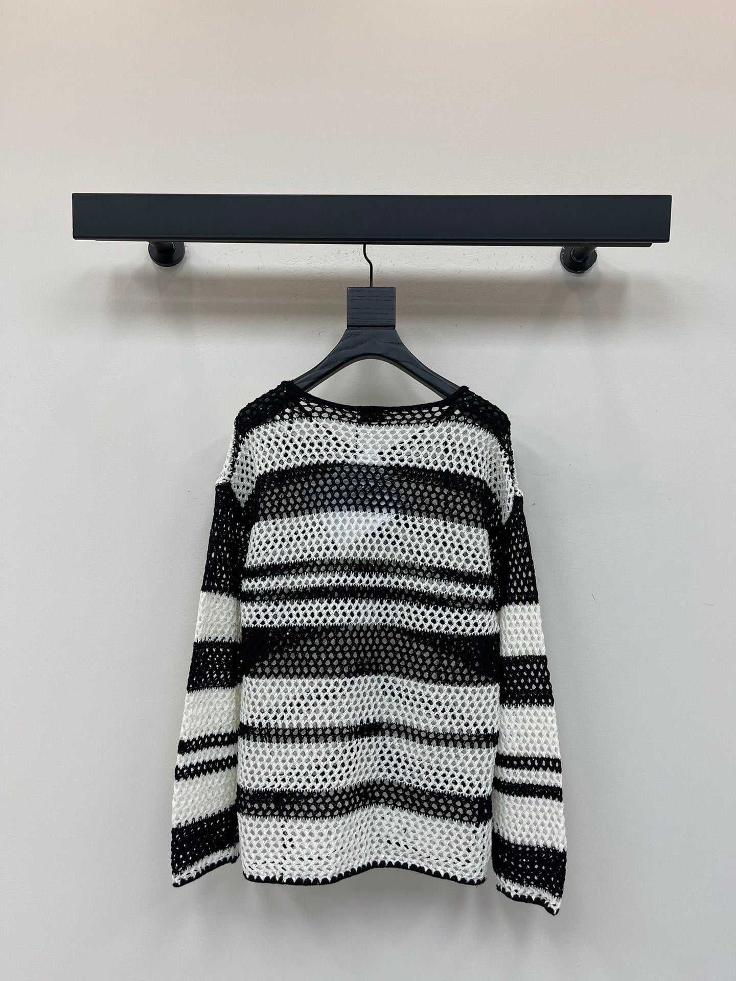 CE 25 early autumn new style long-sleeved knitted top with bandages and stripes!