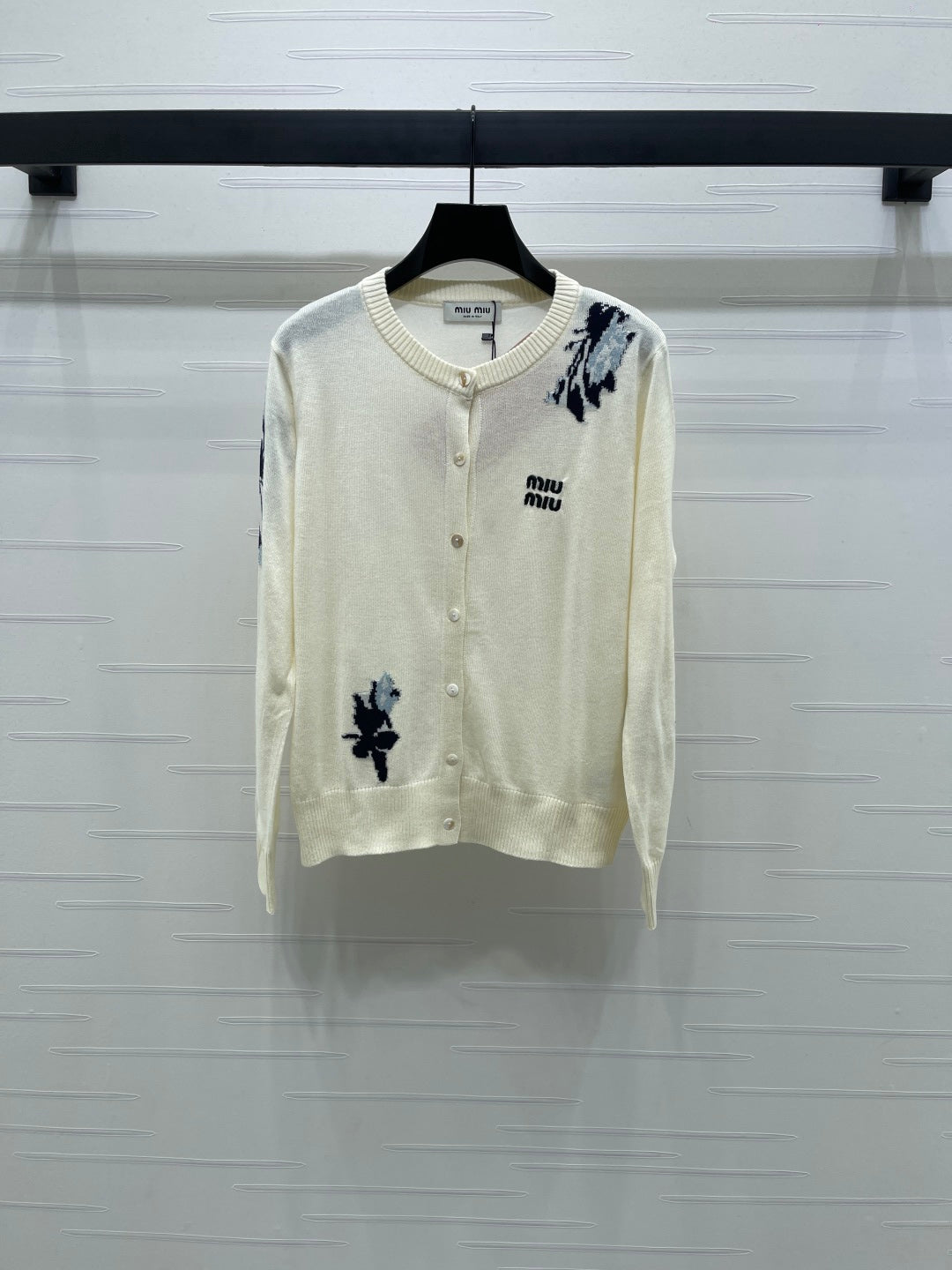 25 Early Autumn New Flower Round Neck Knitted Cardigan