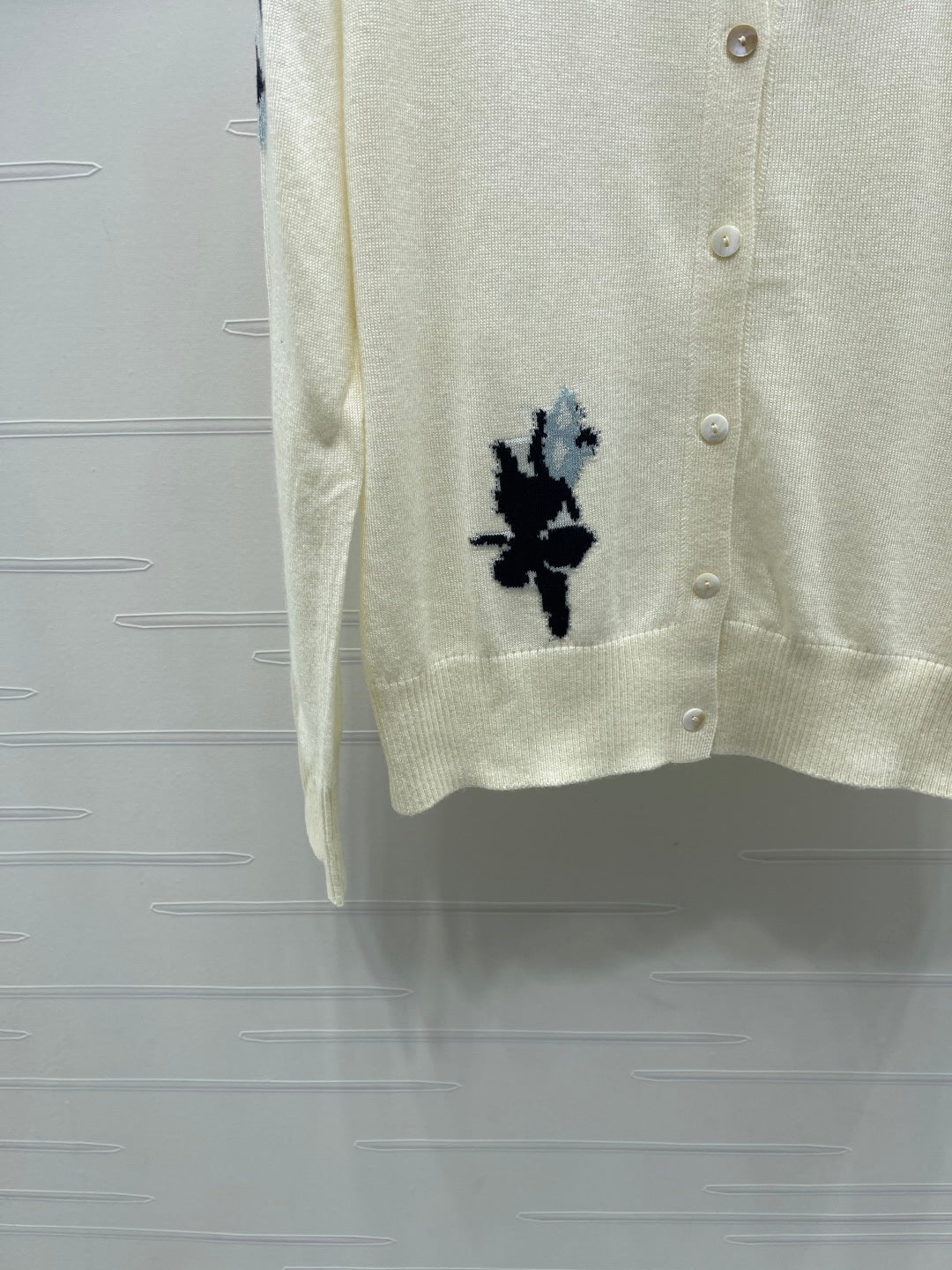 25 Early Autumn New Flower Round Neck Knitted Cardigan