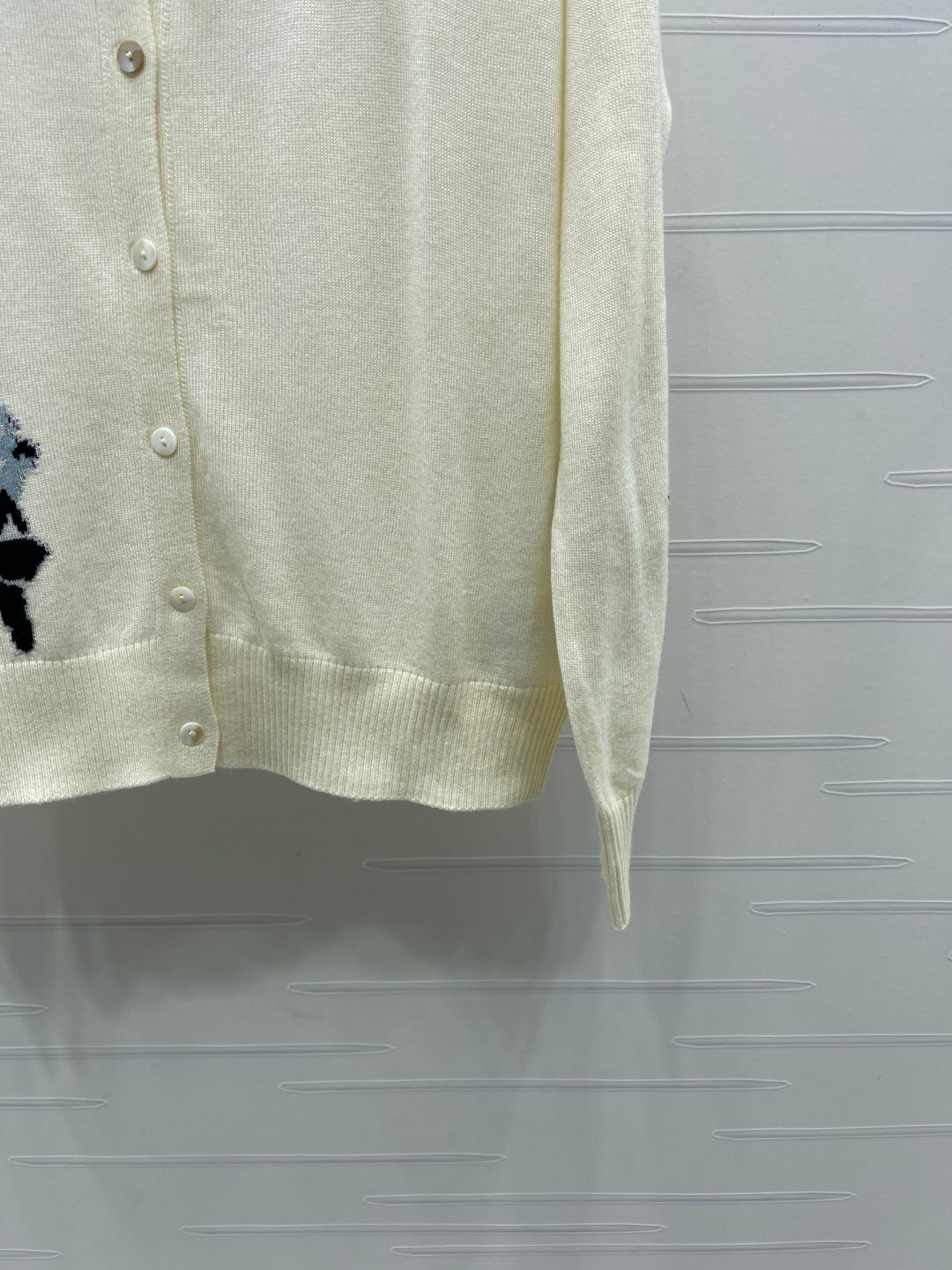 25 Early Autumn New Flower Round Neck Knitted Cardigan