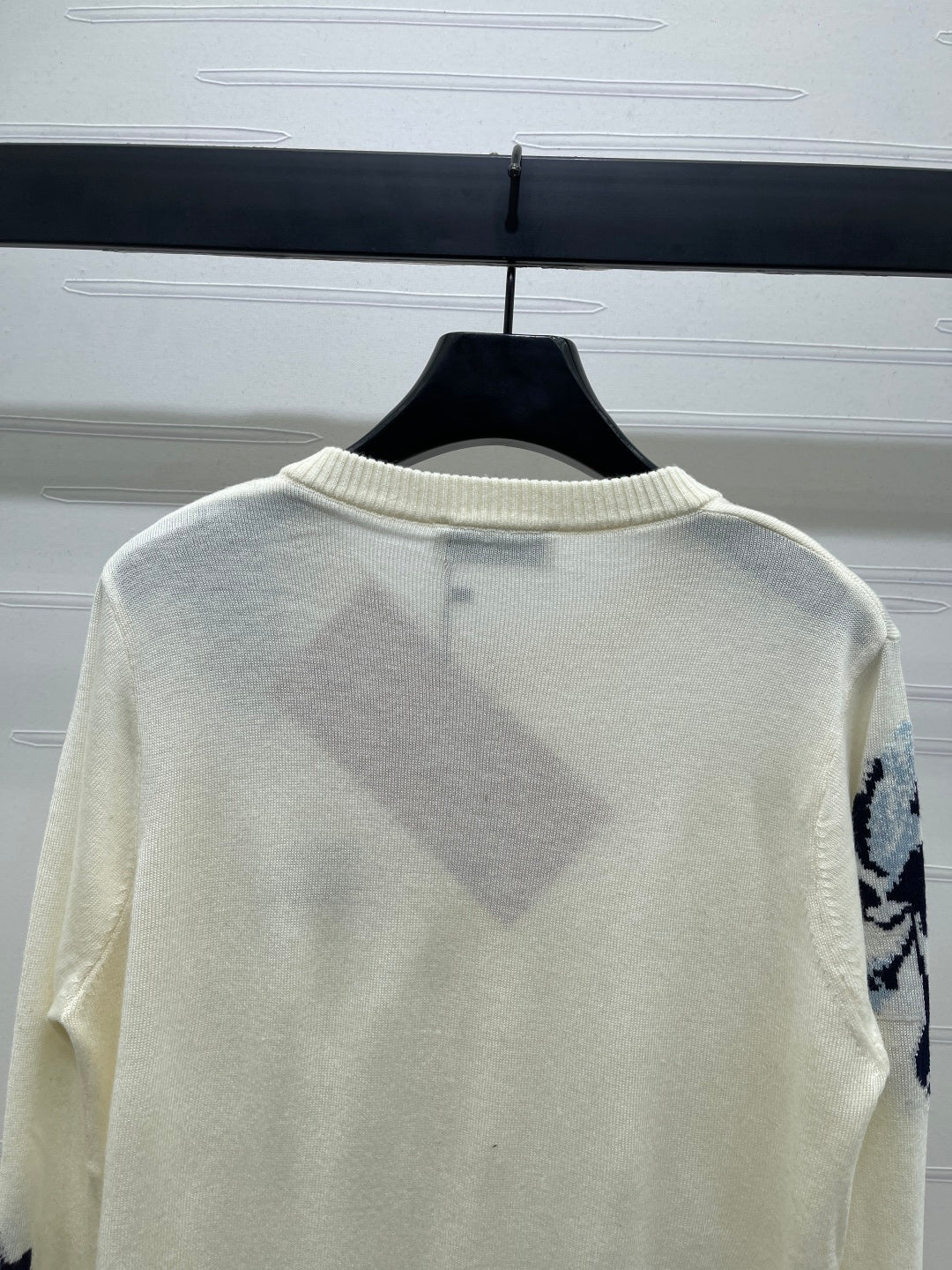25 Early Autumn New Flower Round Neck Knitted Cardigan