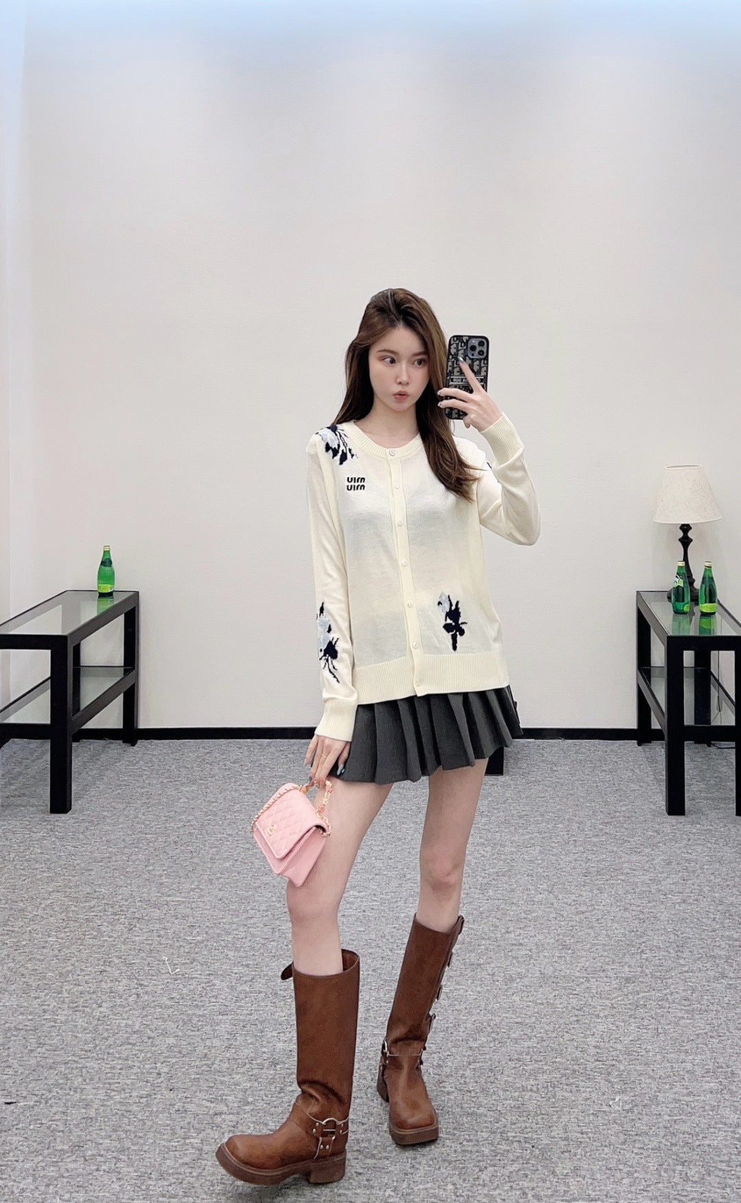 25 Early Autumn New Flower Round Neck Knitted Cardigan