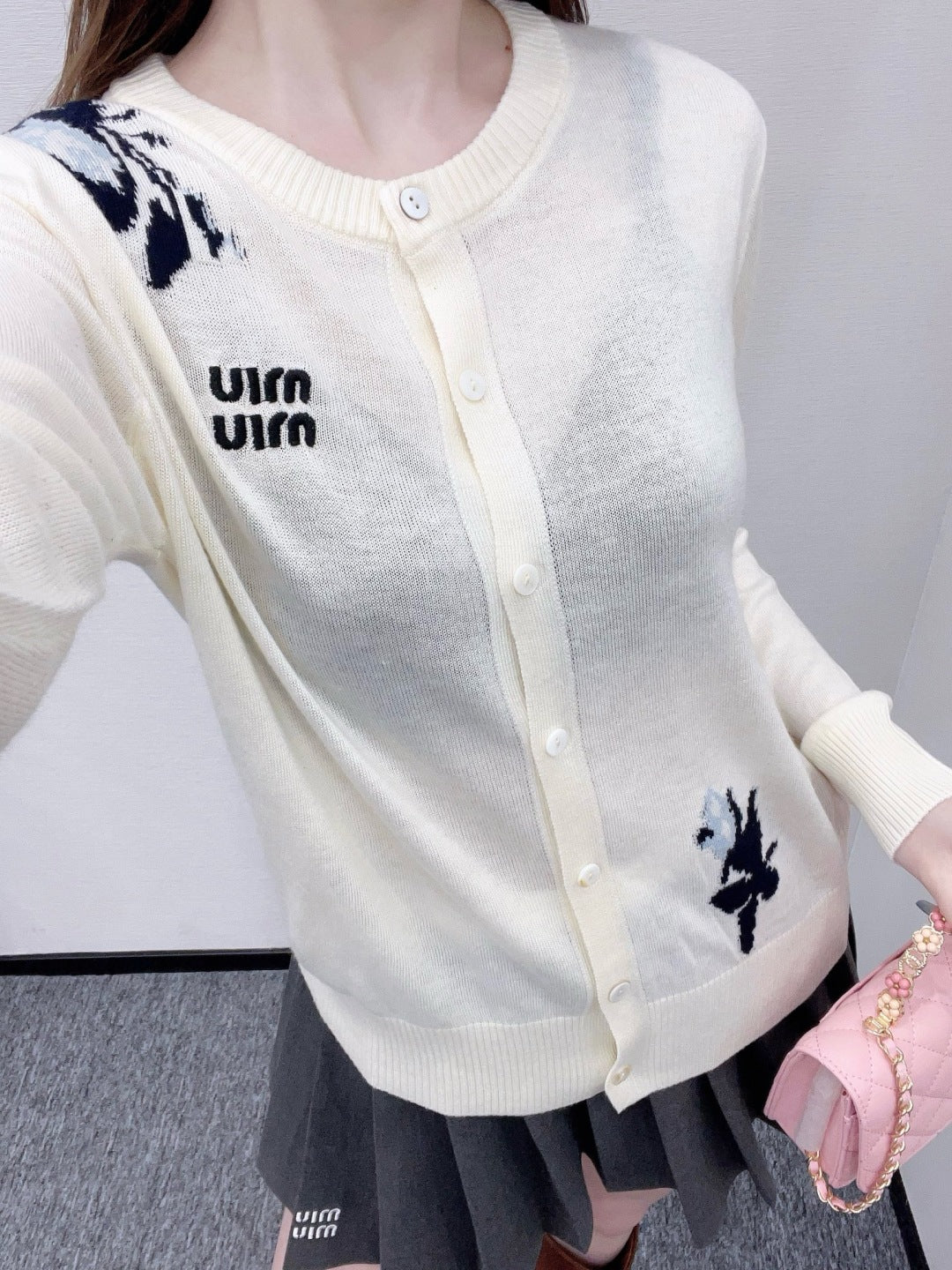 25 Early Autumn New Flower Round Neck Knitted Cardigan