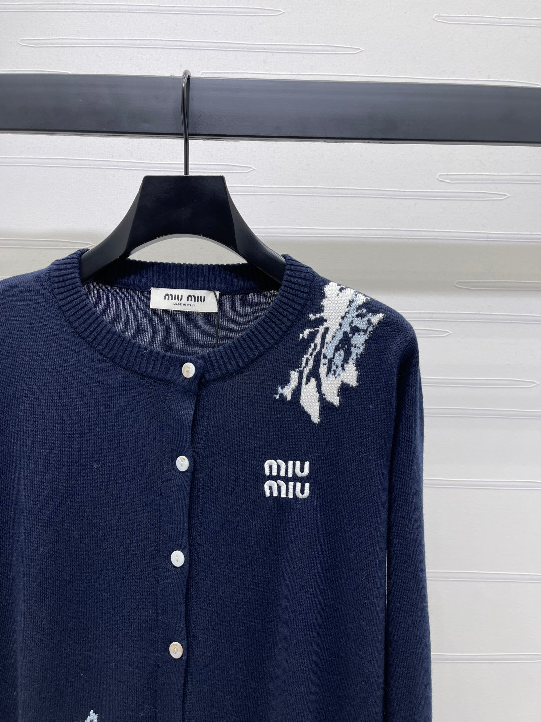 25 Early Autumn New Flower Round Neck Knitted Cardigan