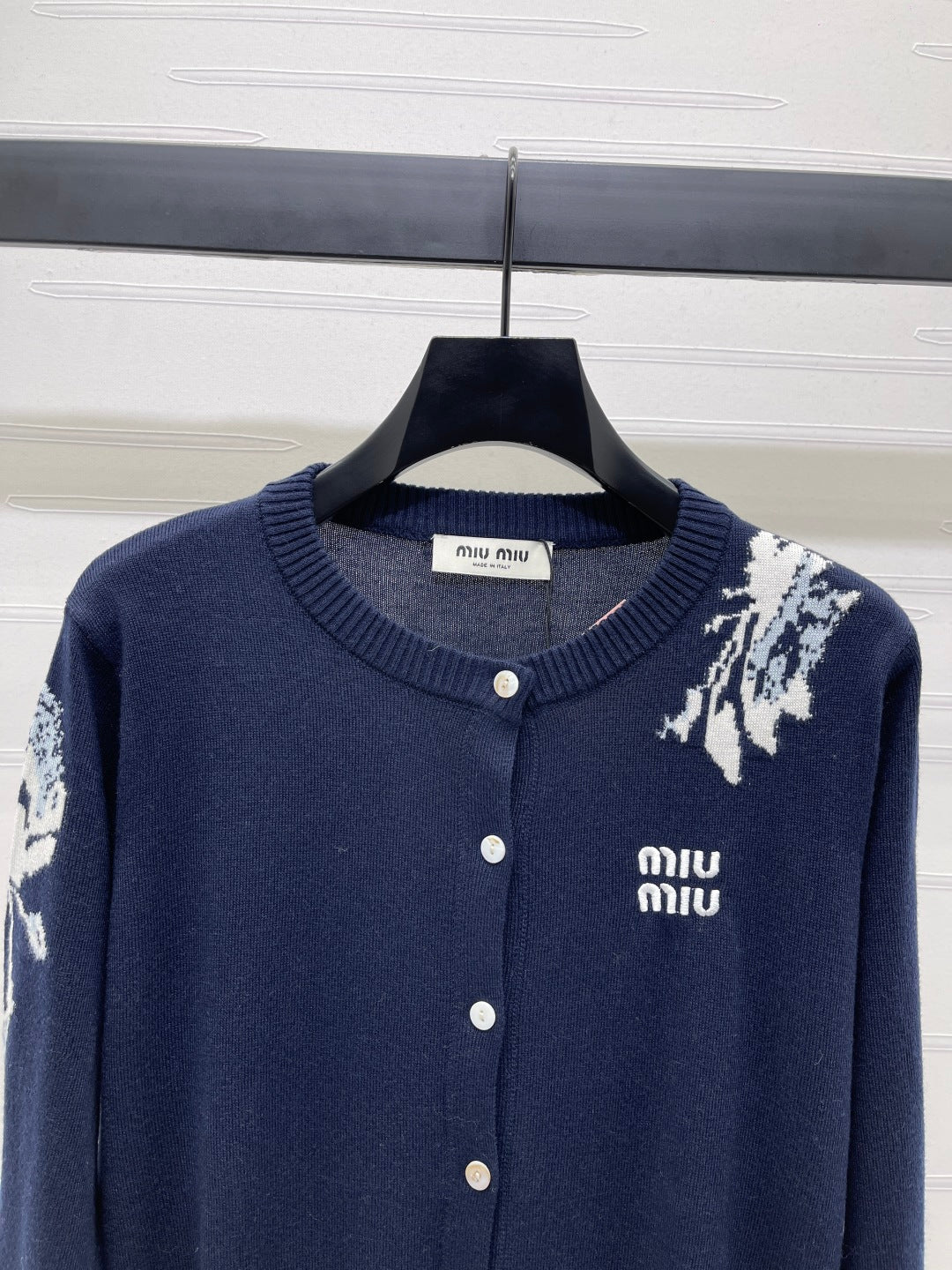 25 Early Autumn New Flower Round Neck Knitted Cardigan