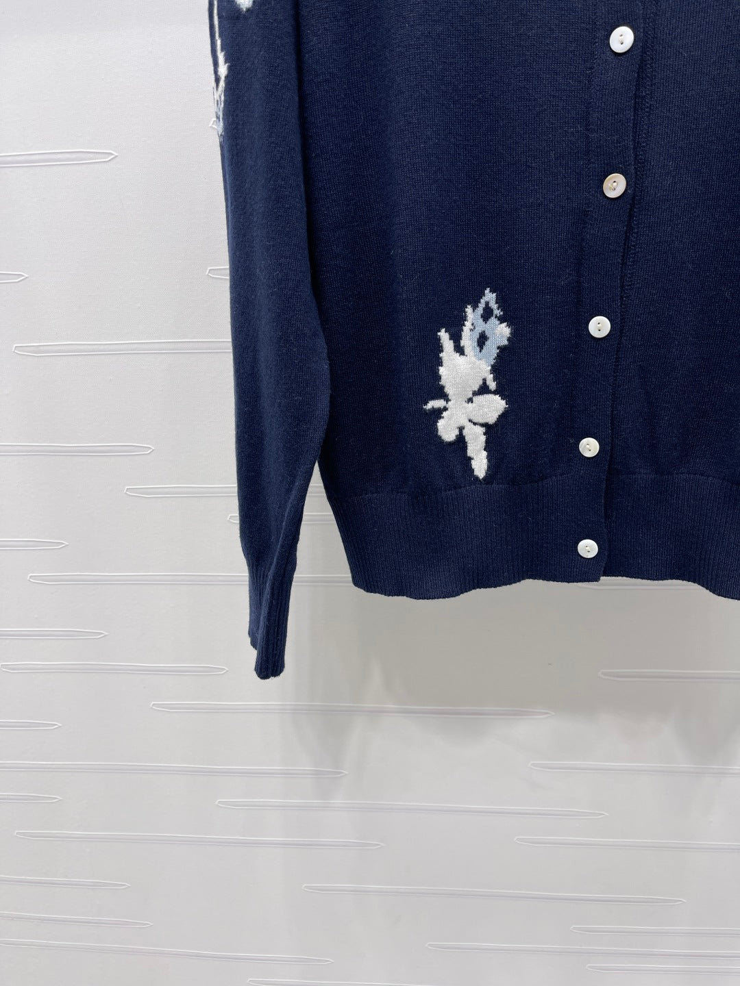 25 Early Autumn New Flower Round Neck Knitted Cardigan