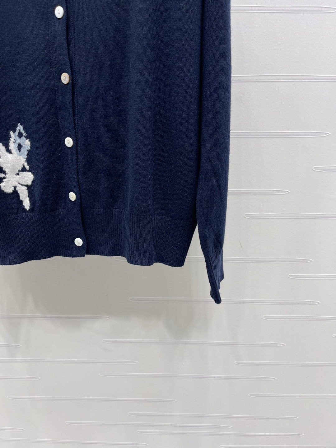 25 Early Autumn New Flower Round Neck Knitted Cardigan