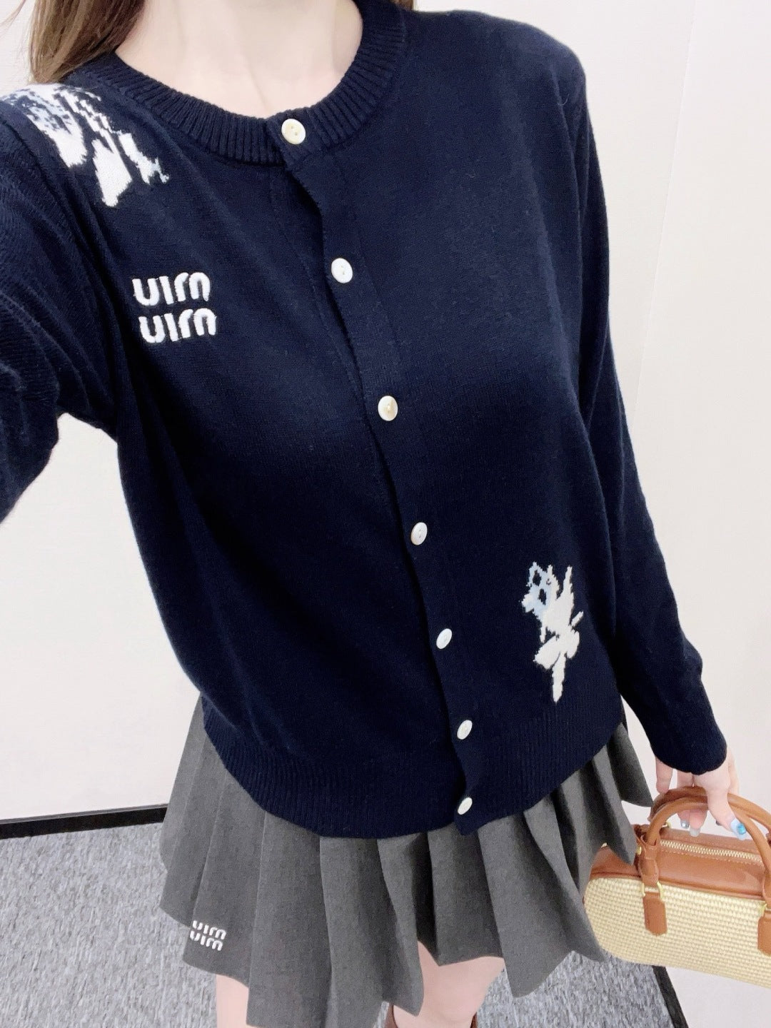 25 Early Autumn New Flower Round Neck Knitted Cardigan