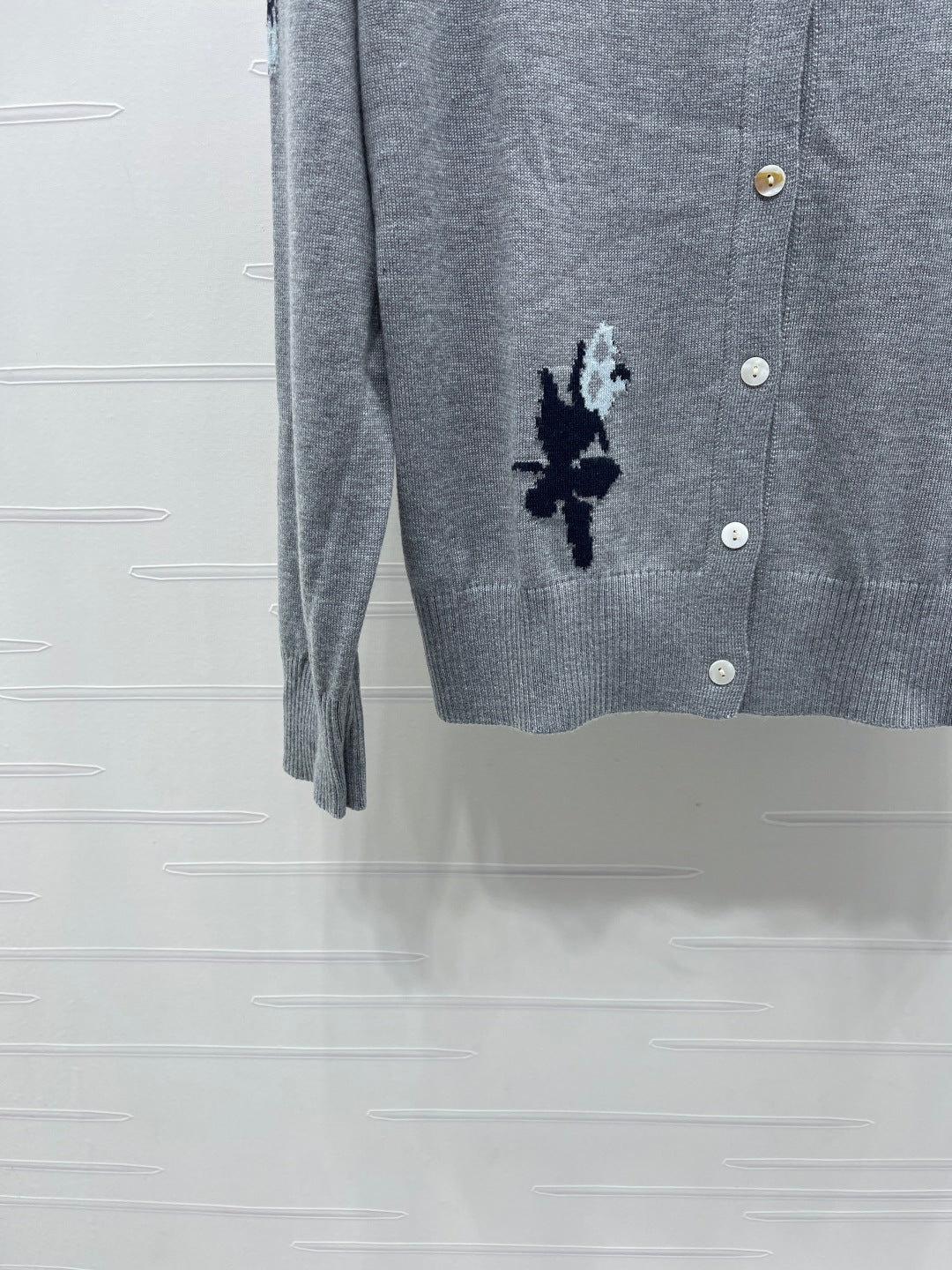 25 Early Autumn New Flower Round Neck Knitted Cardigan