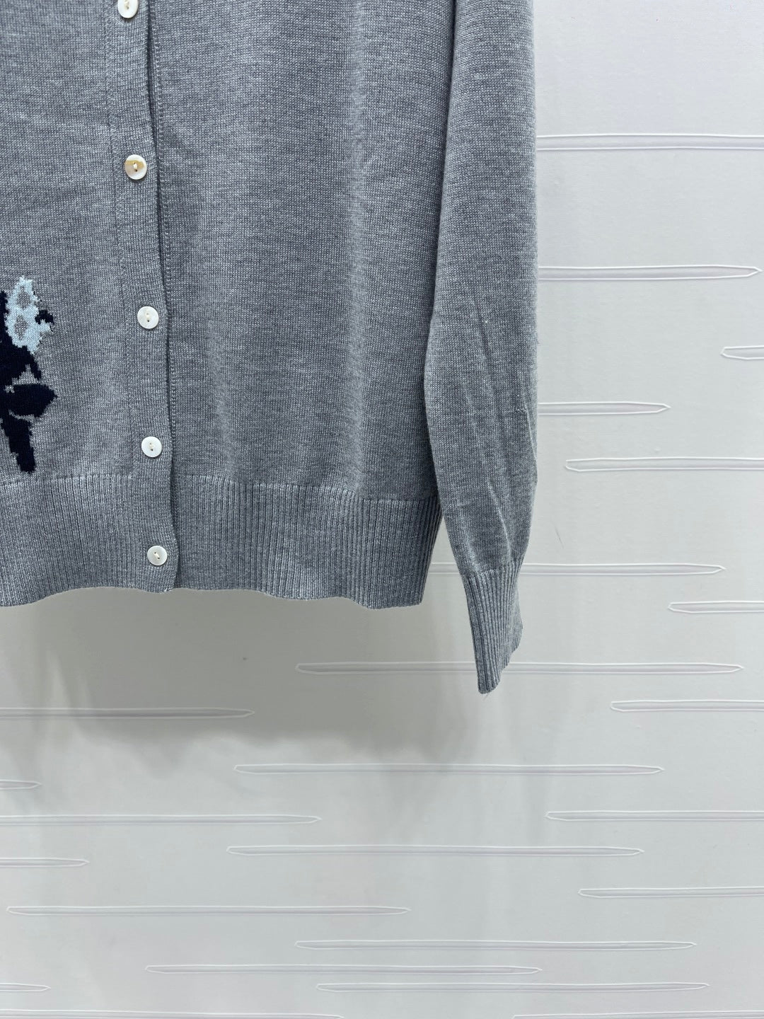 25 Early Autumn New Flower Round Neck Knitted Cardigan