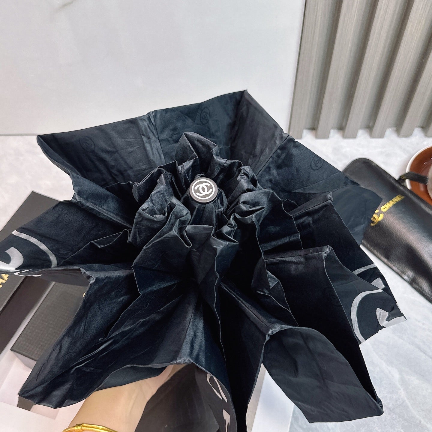 New style pearl handle with leather umbrella cover folding umbrella