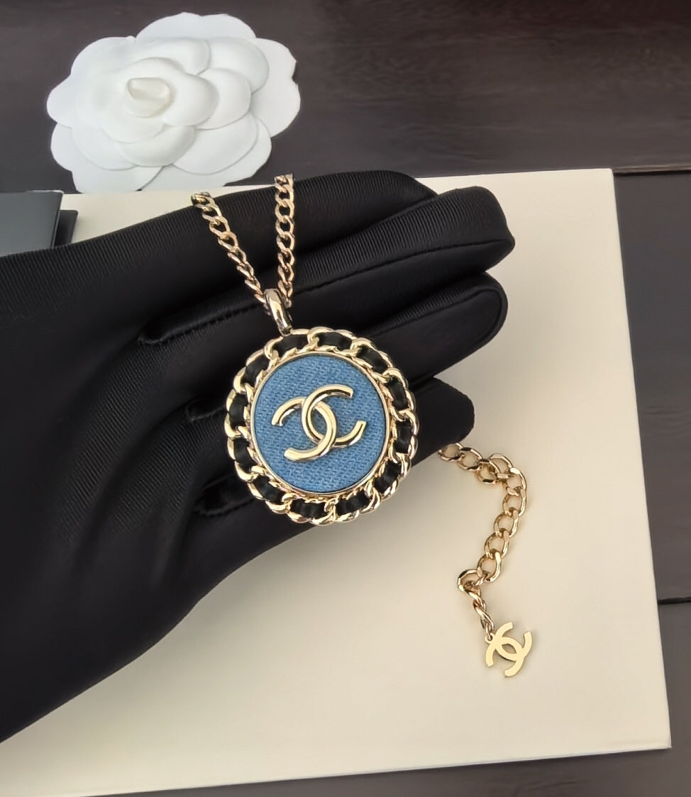 C 25 Blue Round Necklace
