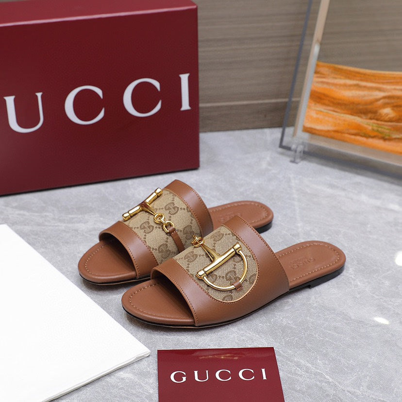 G 25 Chain buckle sandals