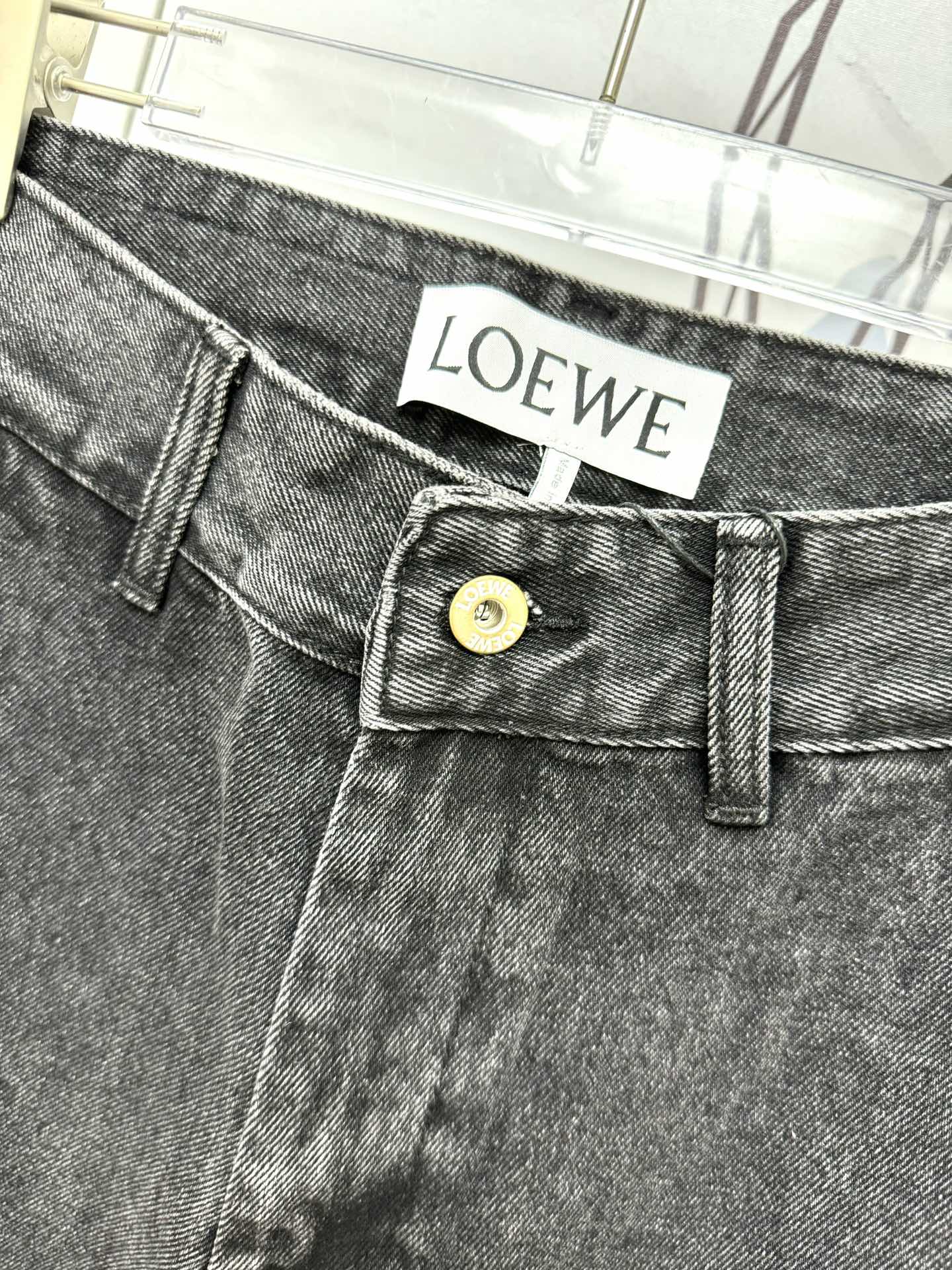 LO 25 Embroidered logo jeans at knee position