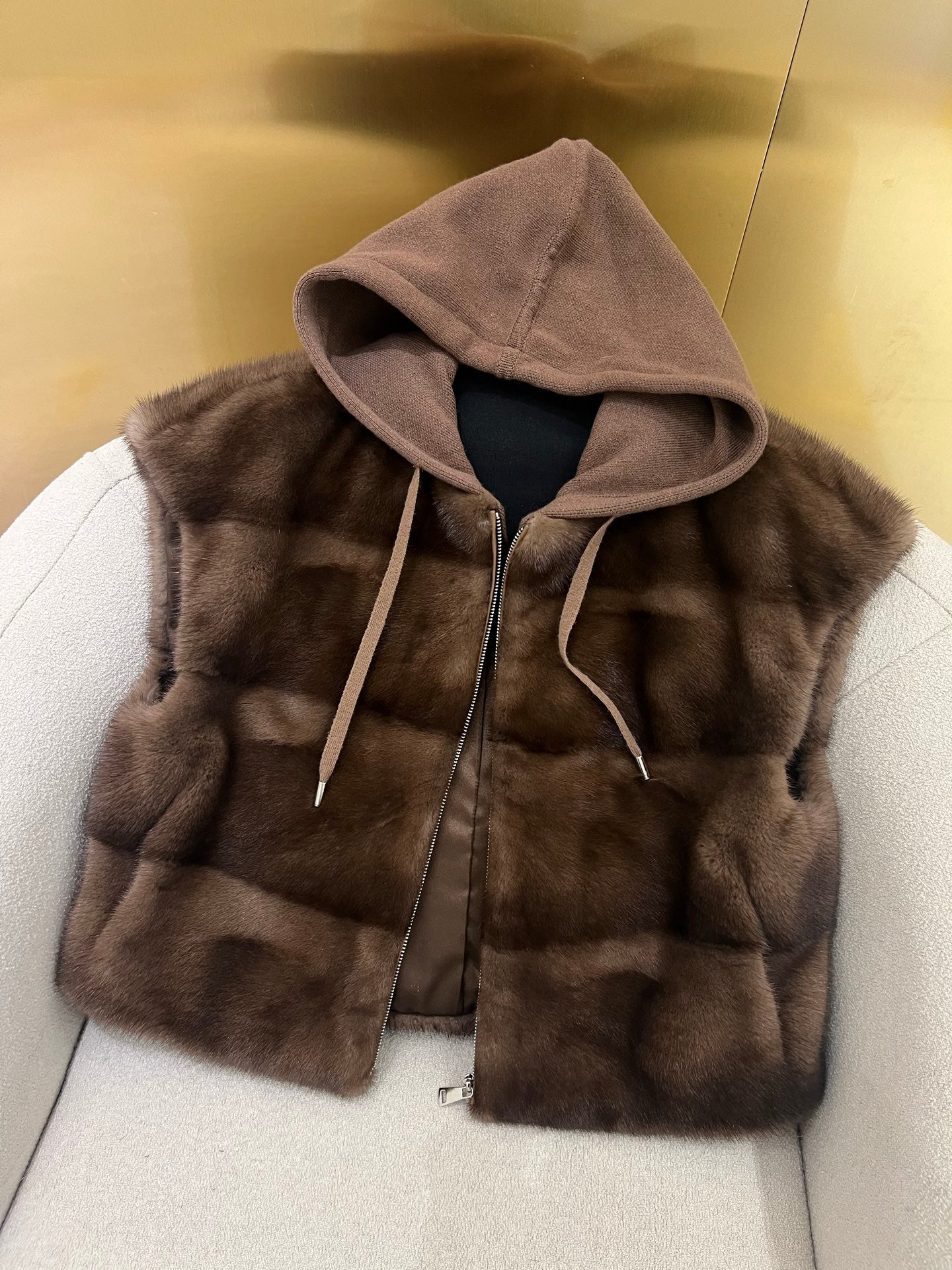 Bru 25 Noble and luxurious Mink Hooded Vest