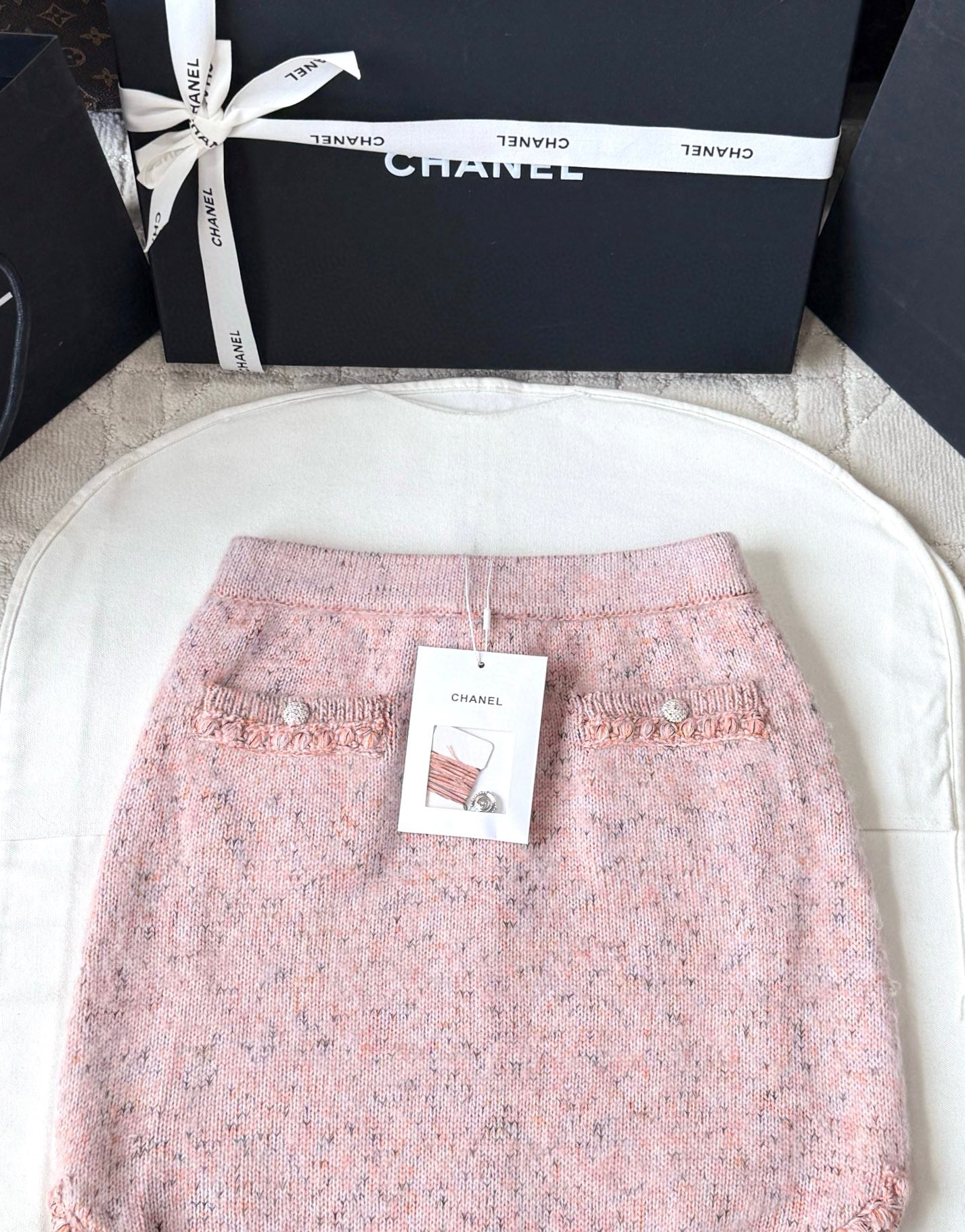 C 25B Pink-dyed cashmere skirt with baby collar