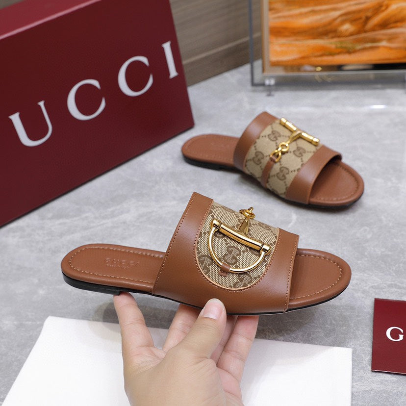 G 25 Chain buckle sandals