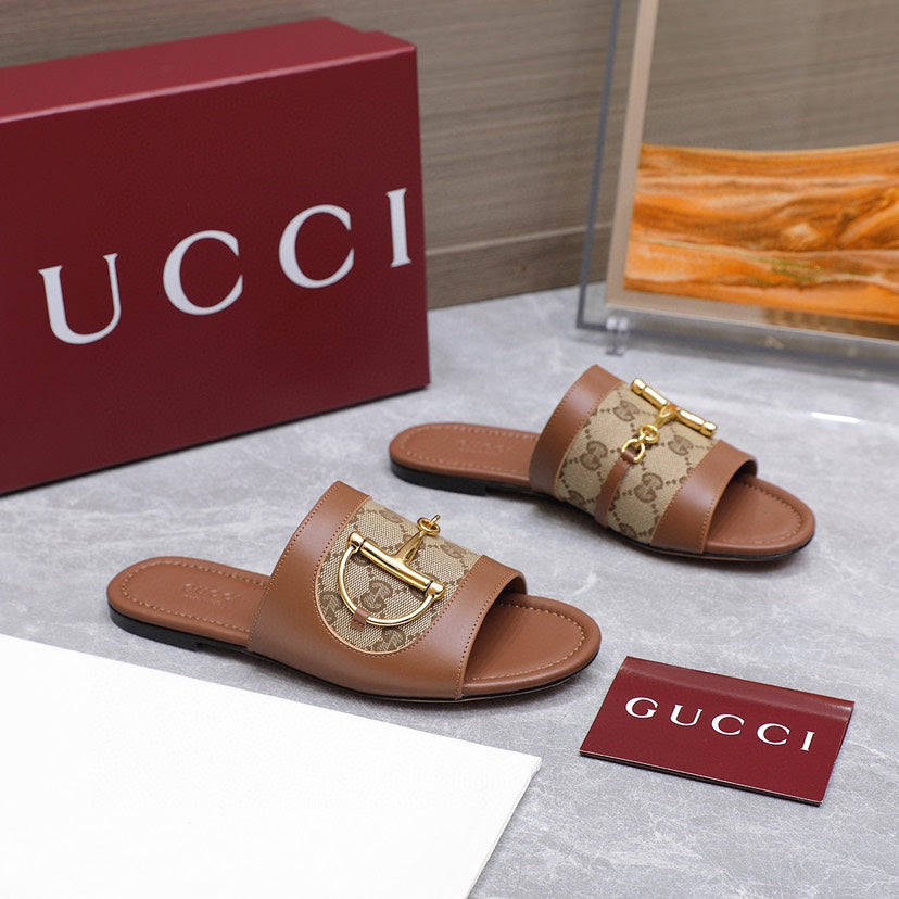 G 25 Chain buckle sandals