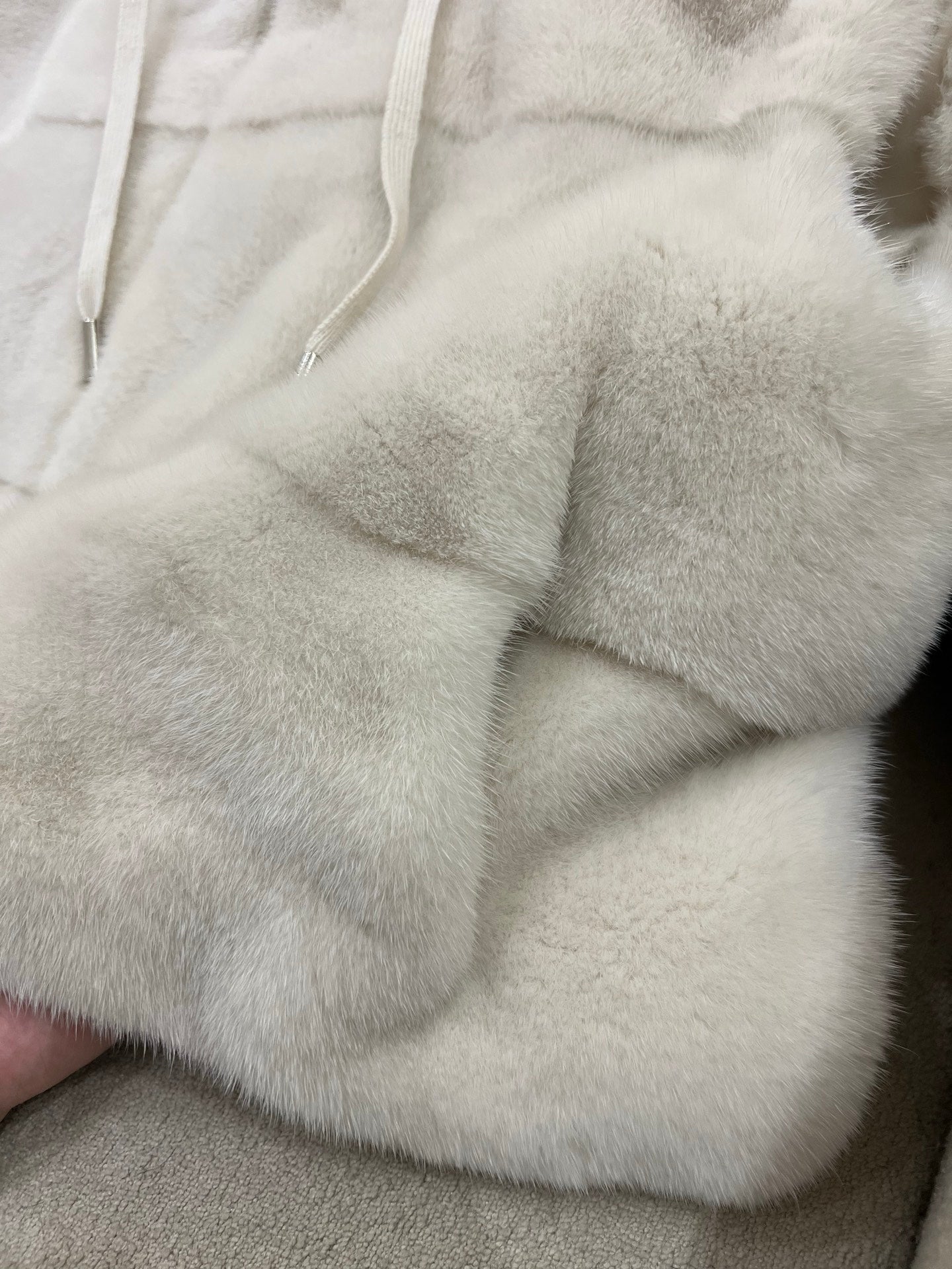 Bru 25 Noble and luxurious Mink Hooded Vest