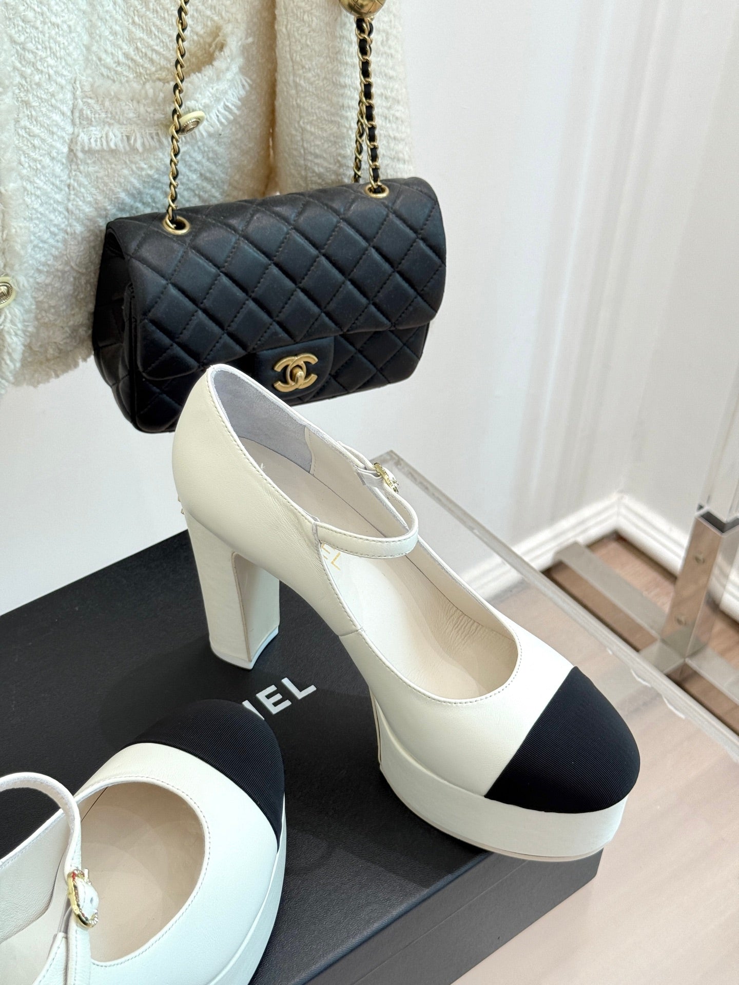 C 25 Model thick-soled high heels
