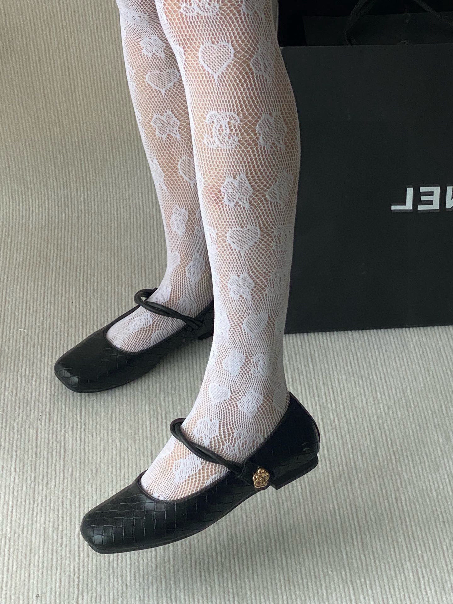 C Heart logo fishnet tights