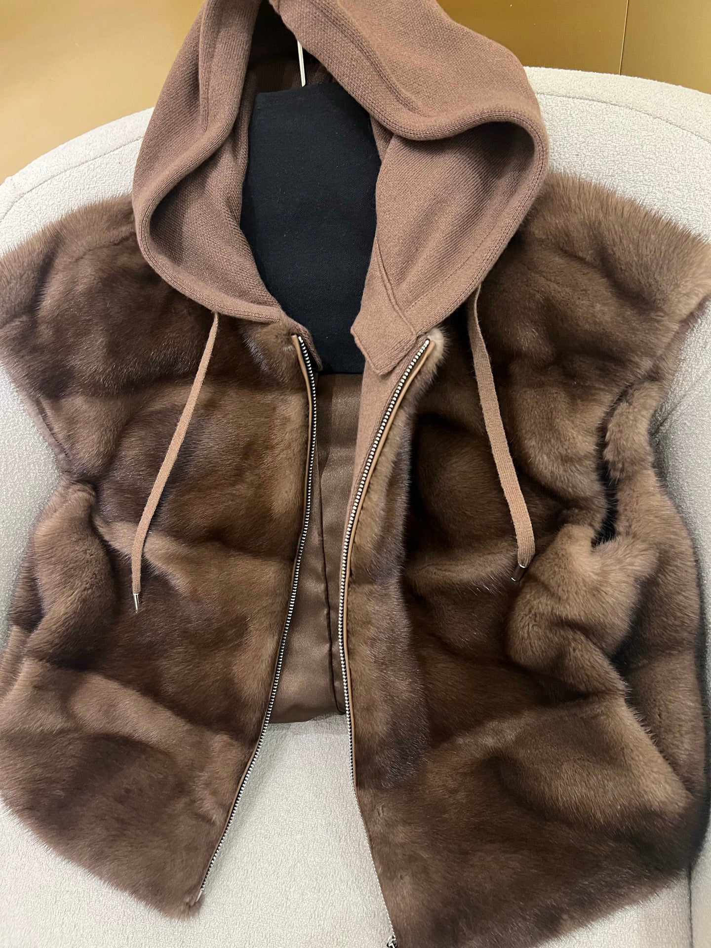Bru 25 Noble and luxurious Mink Hooded Vest