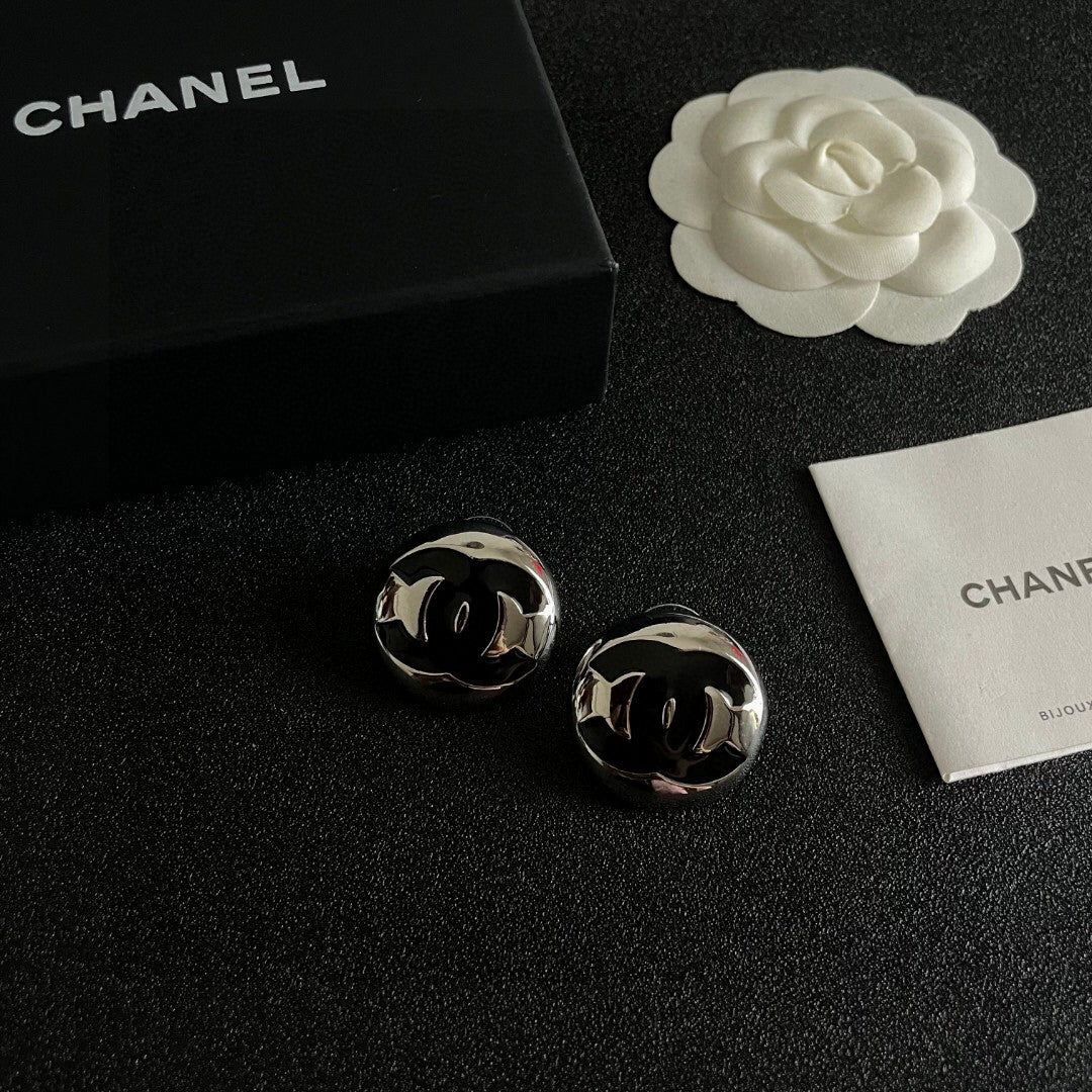 C 25 Round Earrings