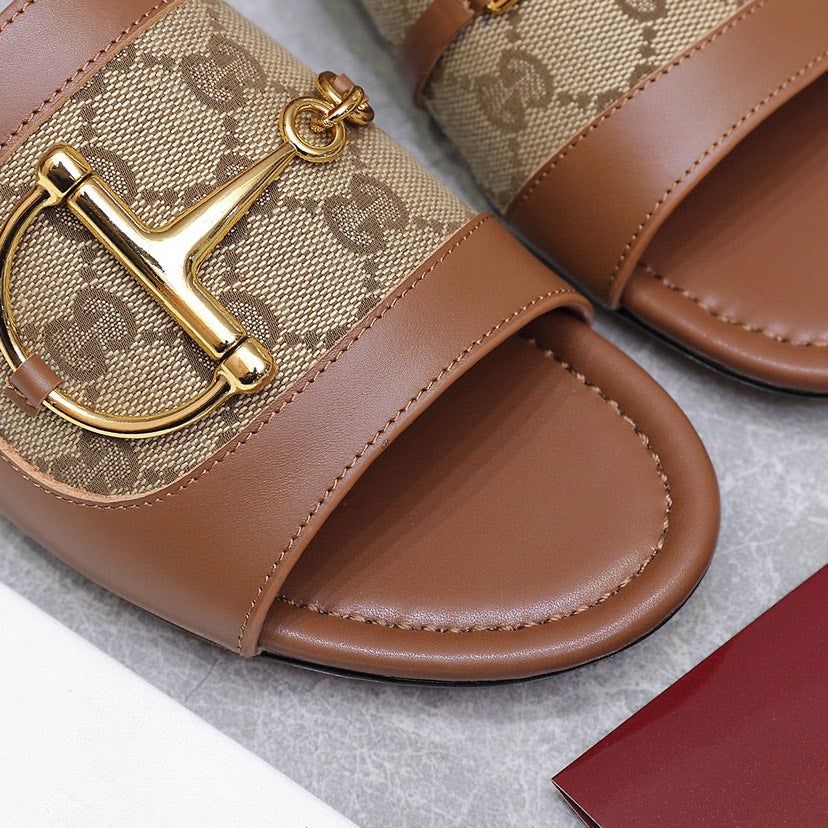 G 25 Chain buckle sandals
