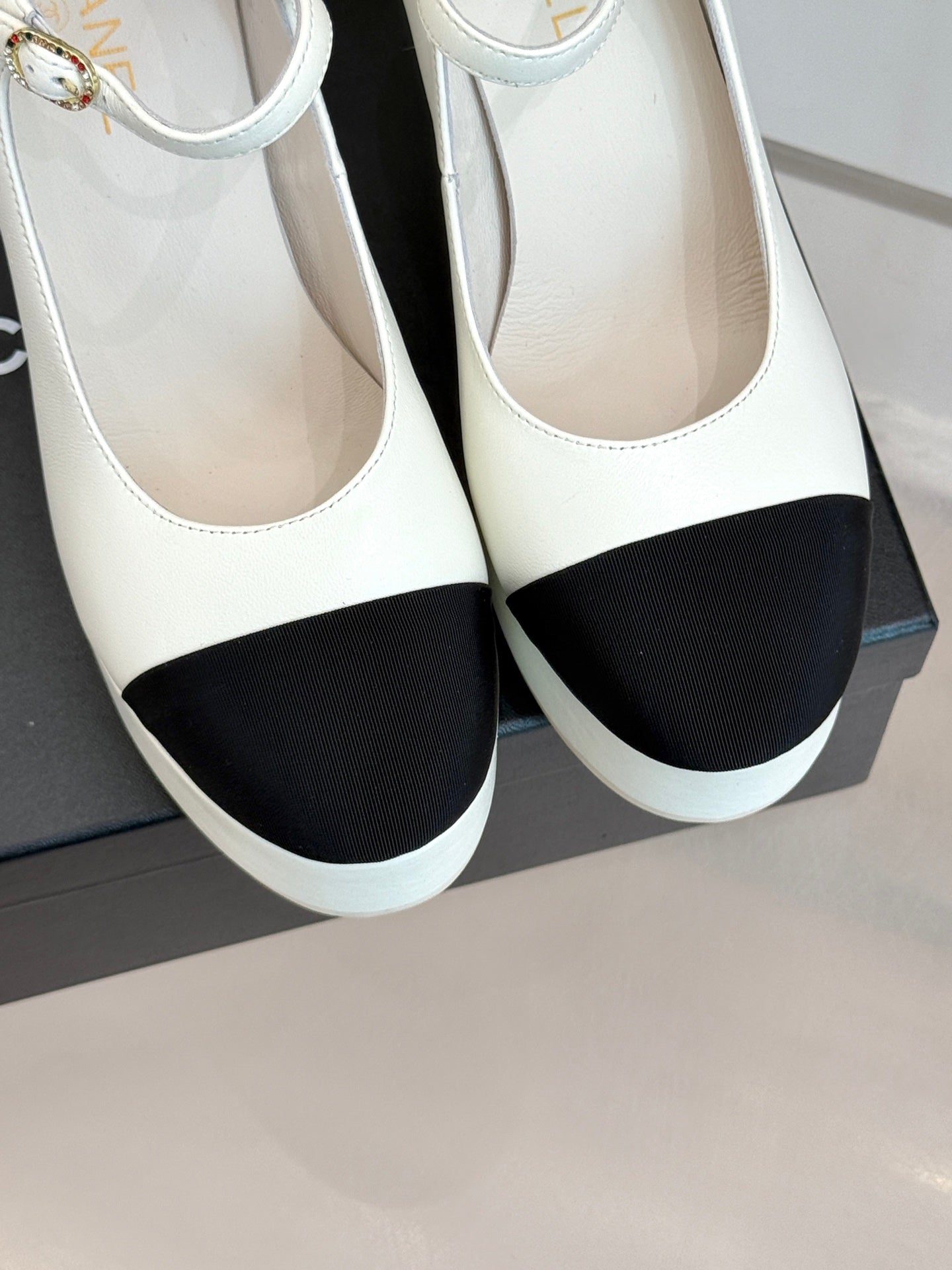 C 25 Model thick-soled high heels