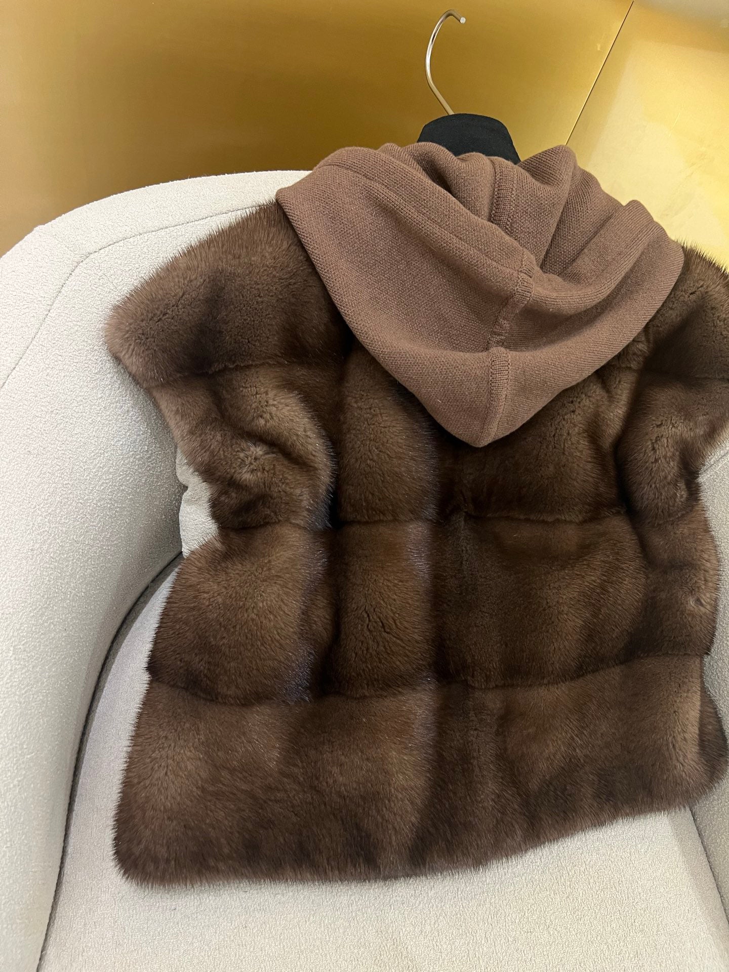 Bru 25 Noble and luxurious Mink Hooded Vest