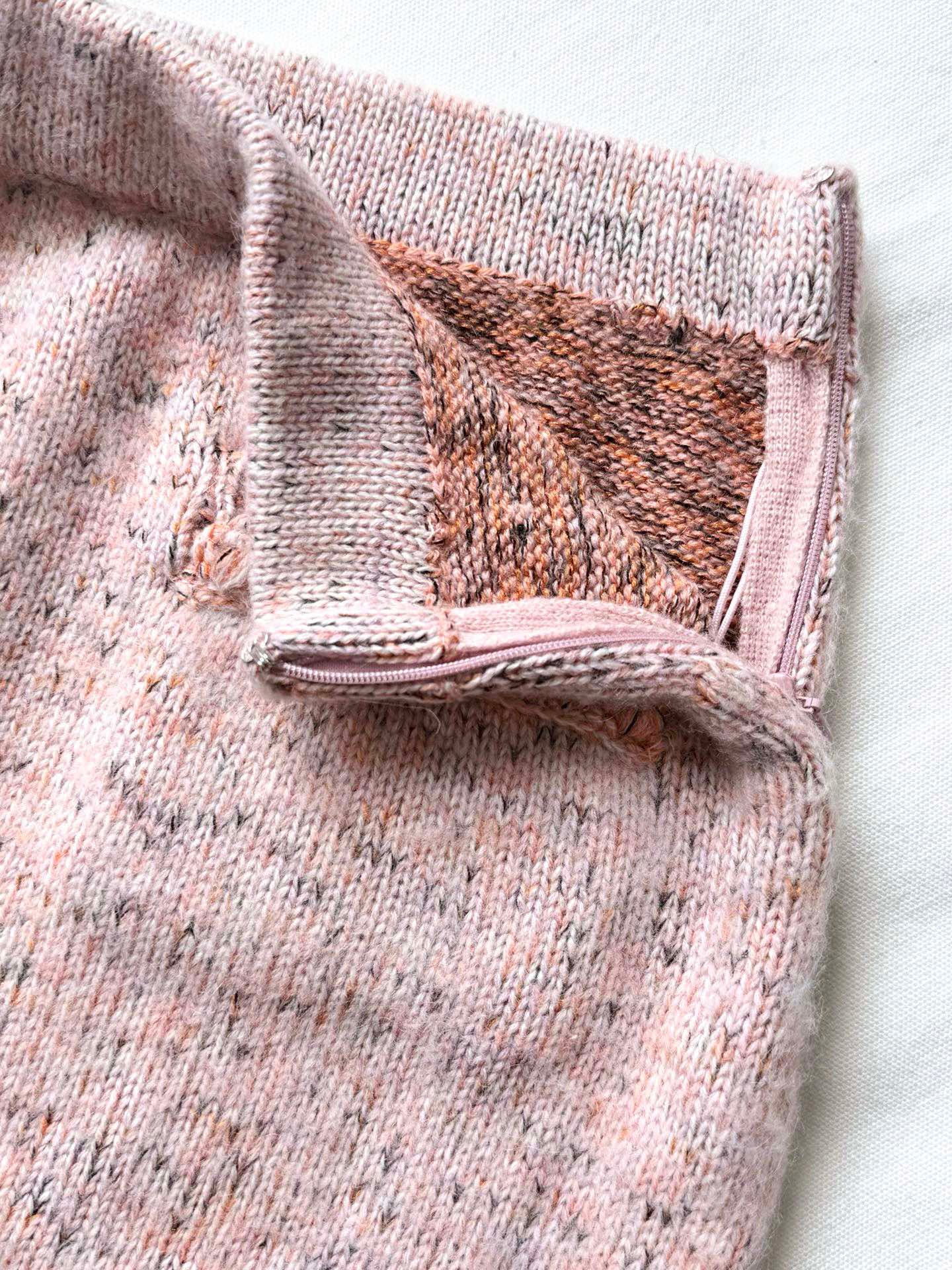 C 25B Pink-dyed cashmere skirt with baby collar