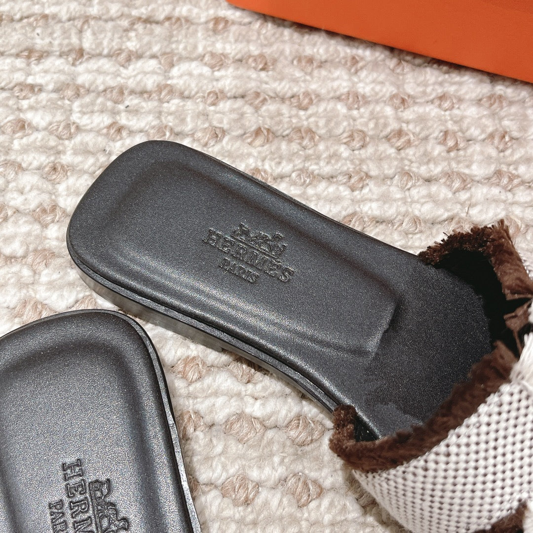 He 25 Oran Sandals