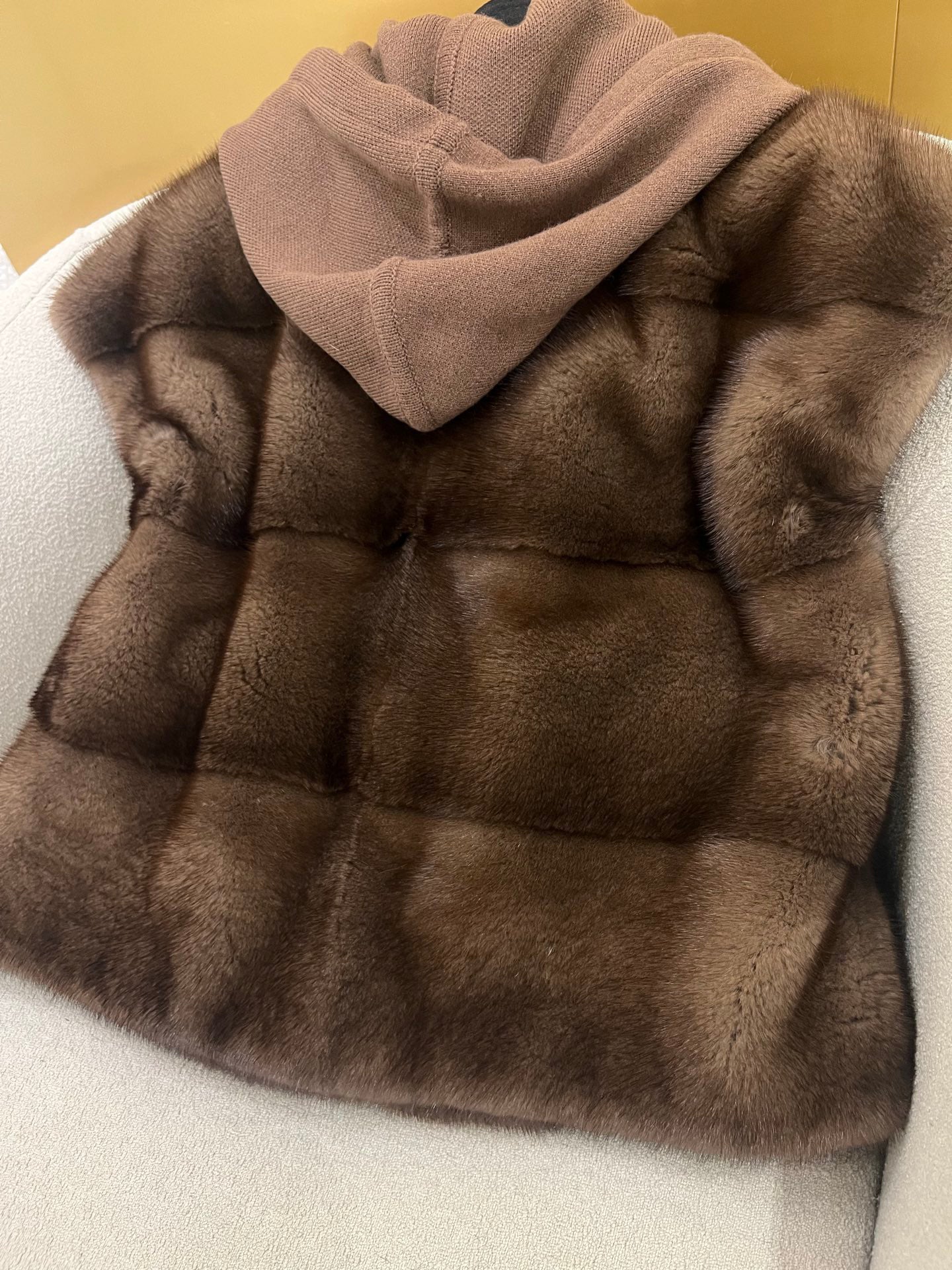 Bru 25 Noble and luxurious Mink Hooded Vest