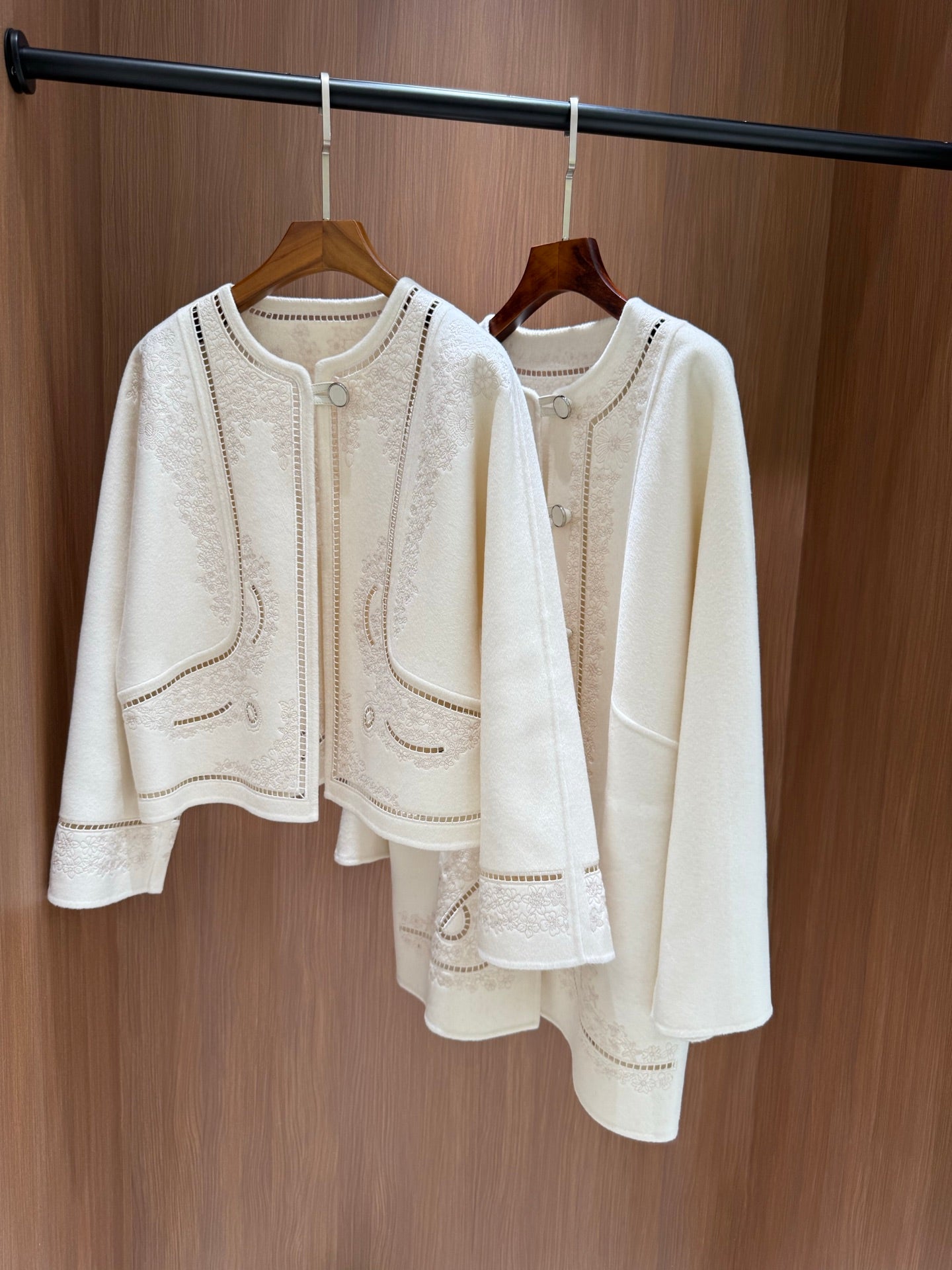 He 25 Embroidered cashmere jacket