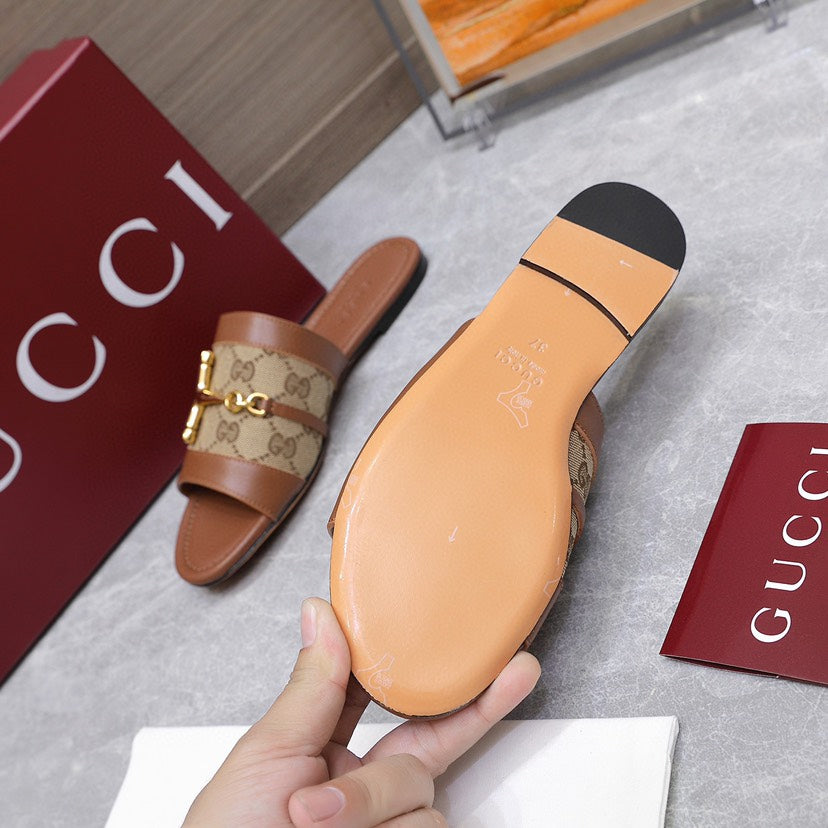 G 25 Chain buckle sandals