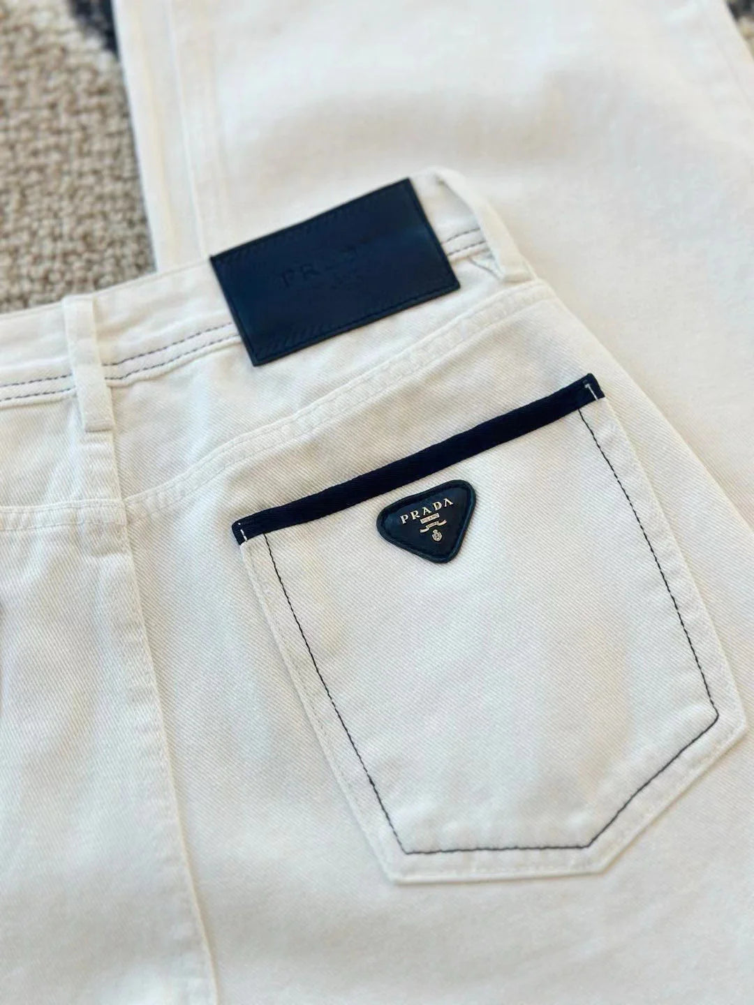 25 new custom contrast color inverted triangle decoration jeans