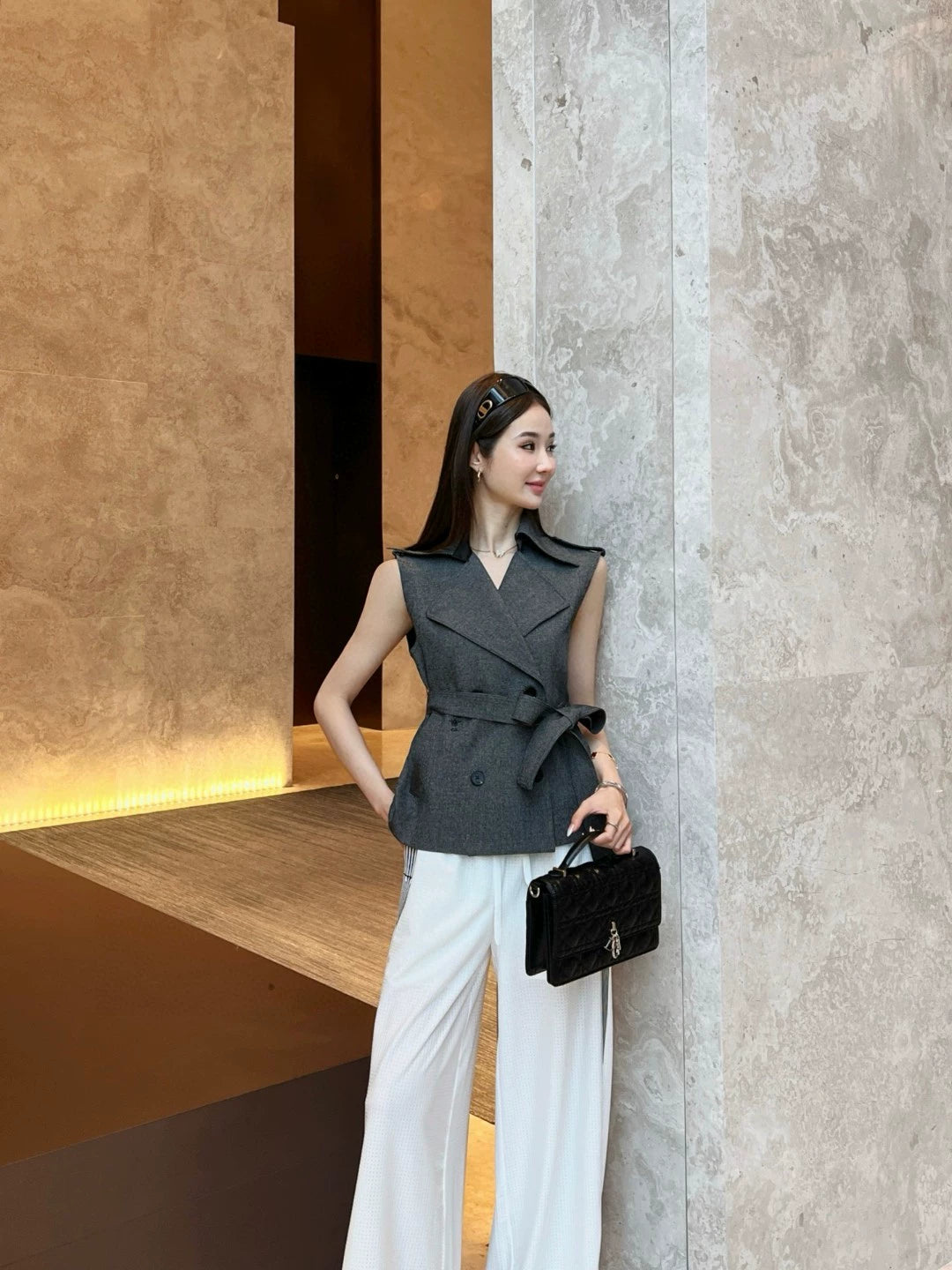 D 25 New Embroidery Bee Embellished Lapel Vest