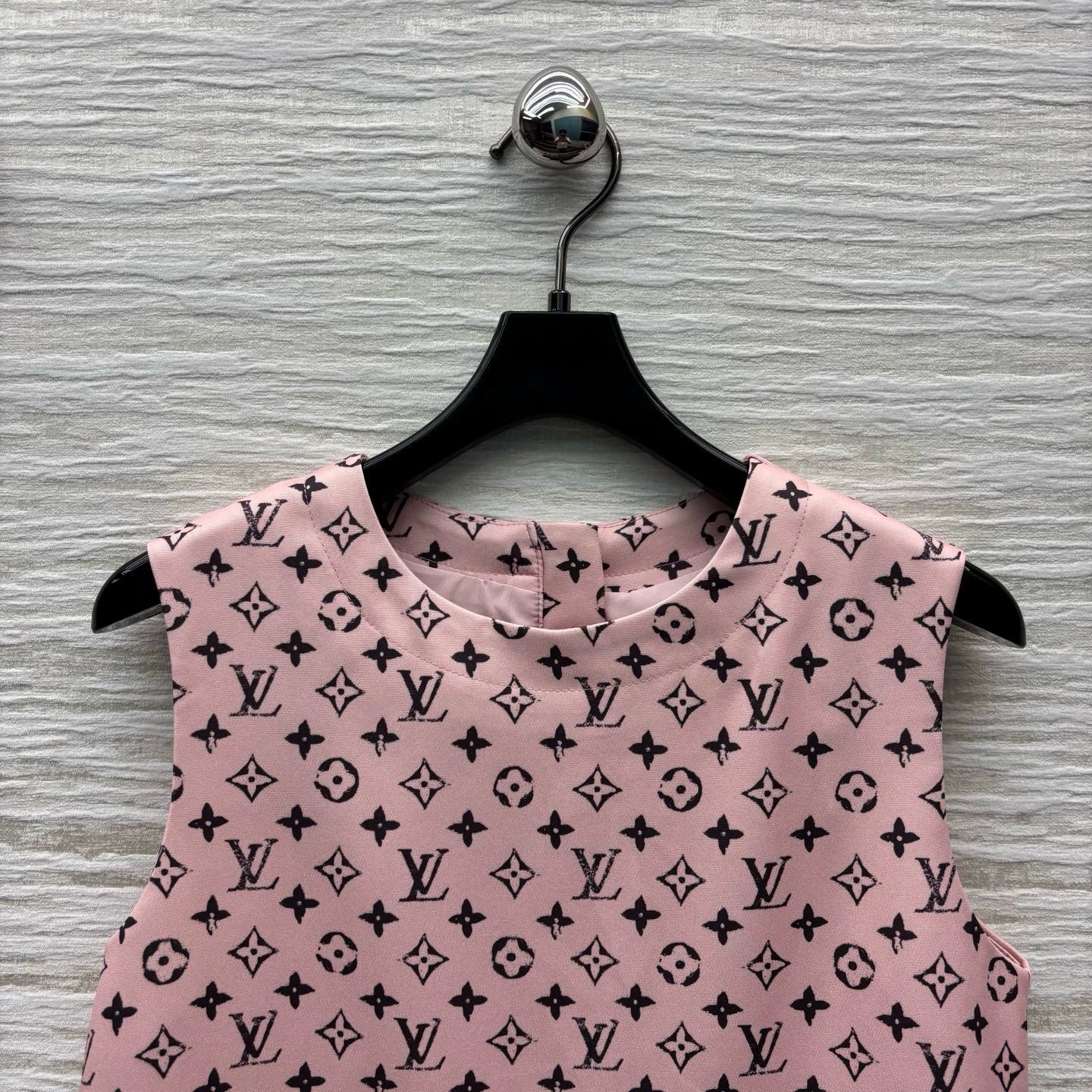 L 25 Spring/Summer New Pink Sleeveless Pressed Pleated Dresses