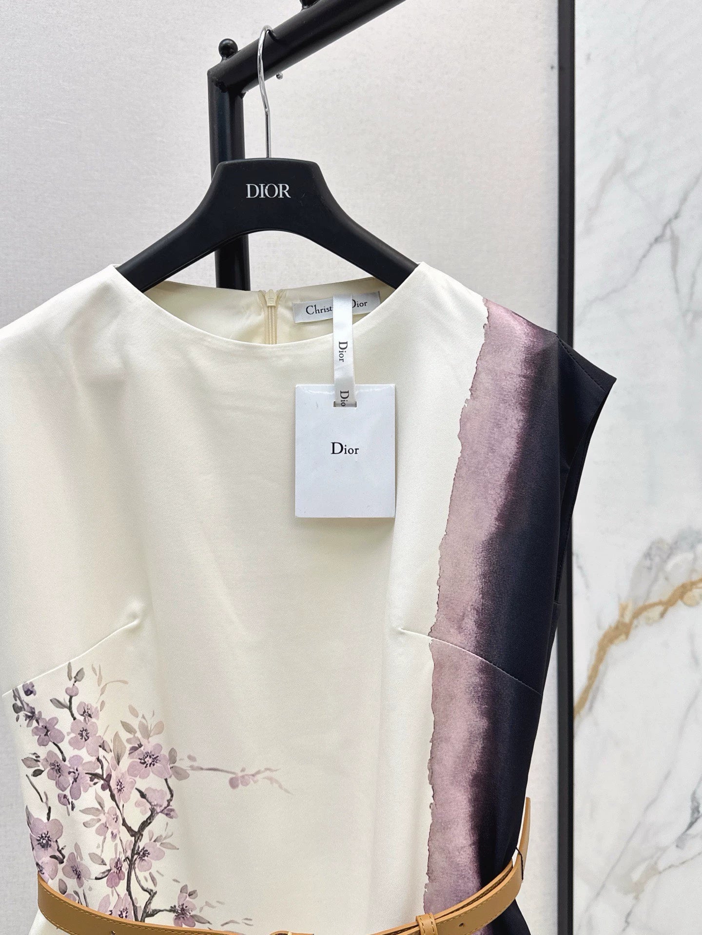 D 25 Spring/Summer Printed Sleeveless Dresses